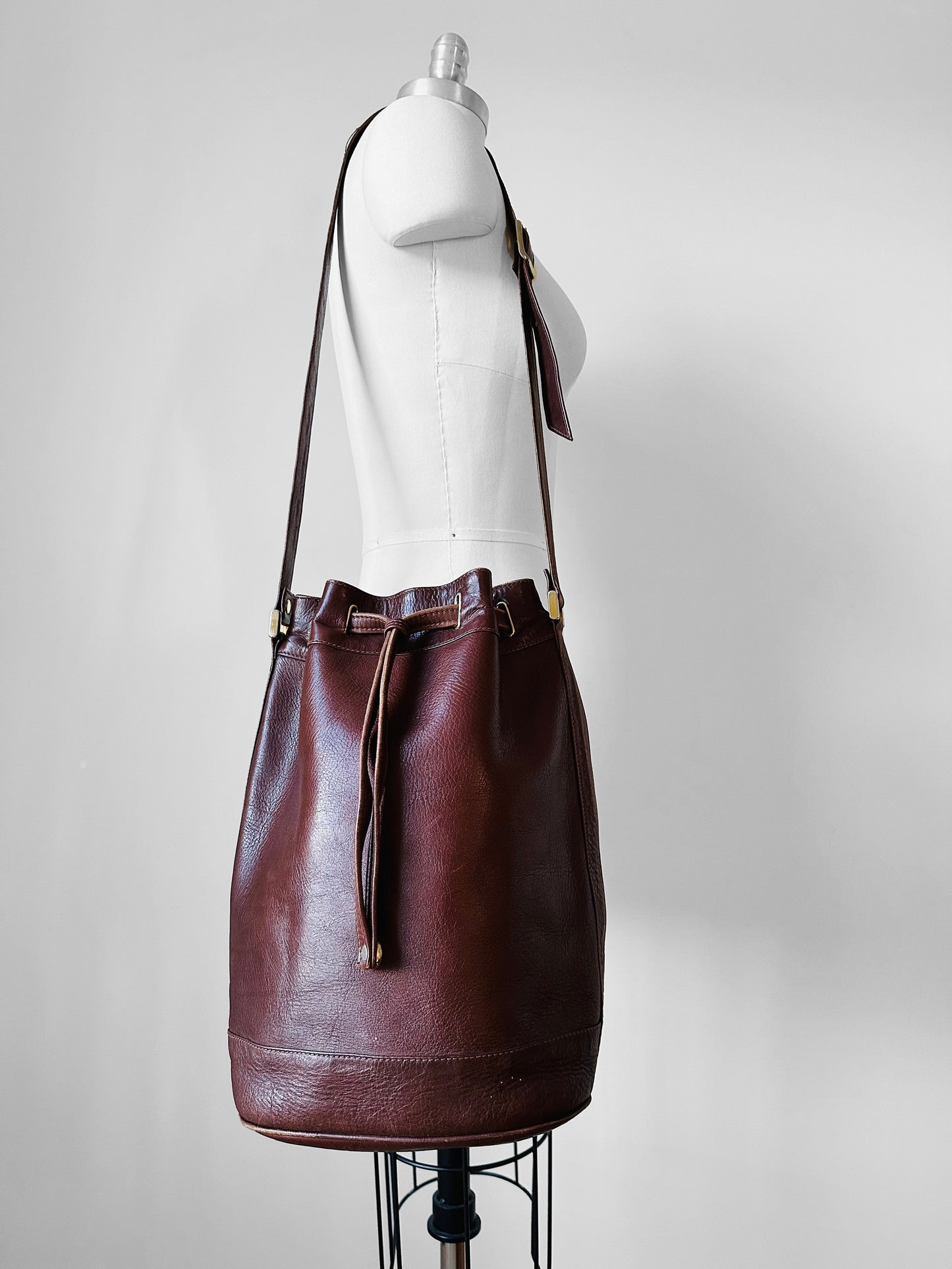 1970s Saddle Brown Buttery Soft Leather Cinch Top Bucket Crossbody Bag