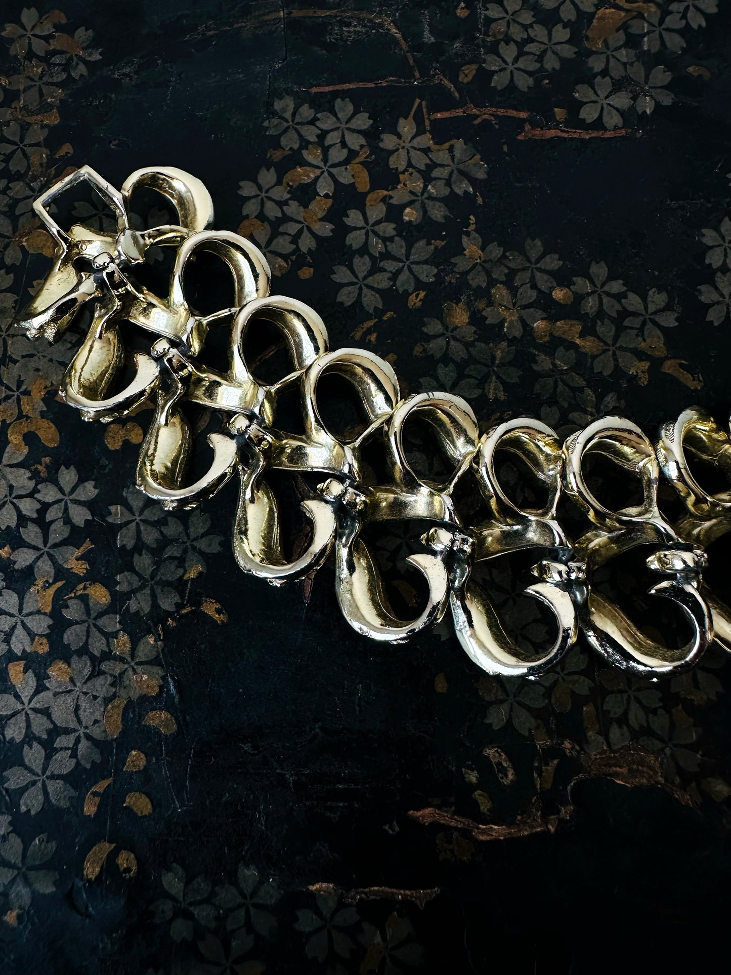 1950s - 1960s Gold-Tone Chunky Brushed Leaf Link Bracelet with Fold-Over Clasp