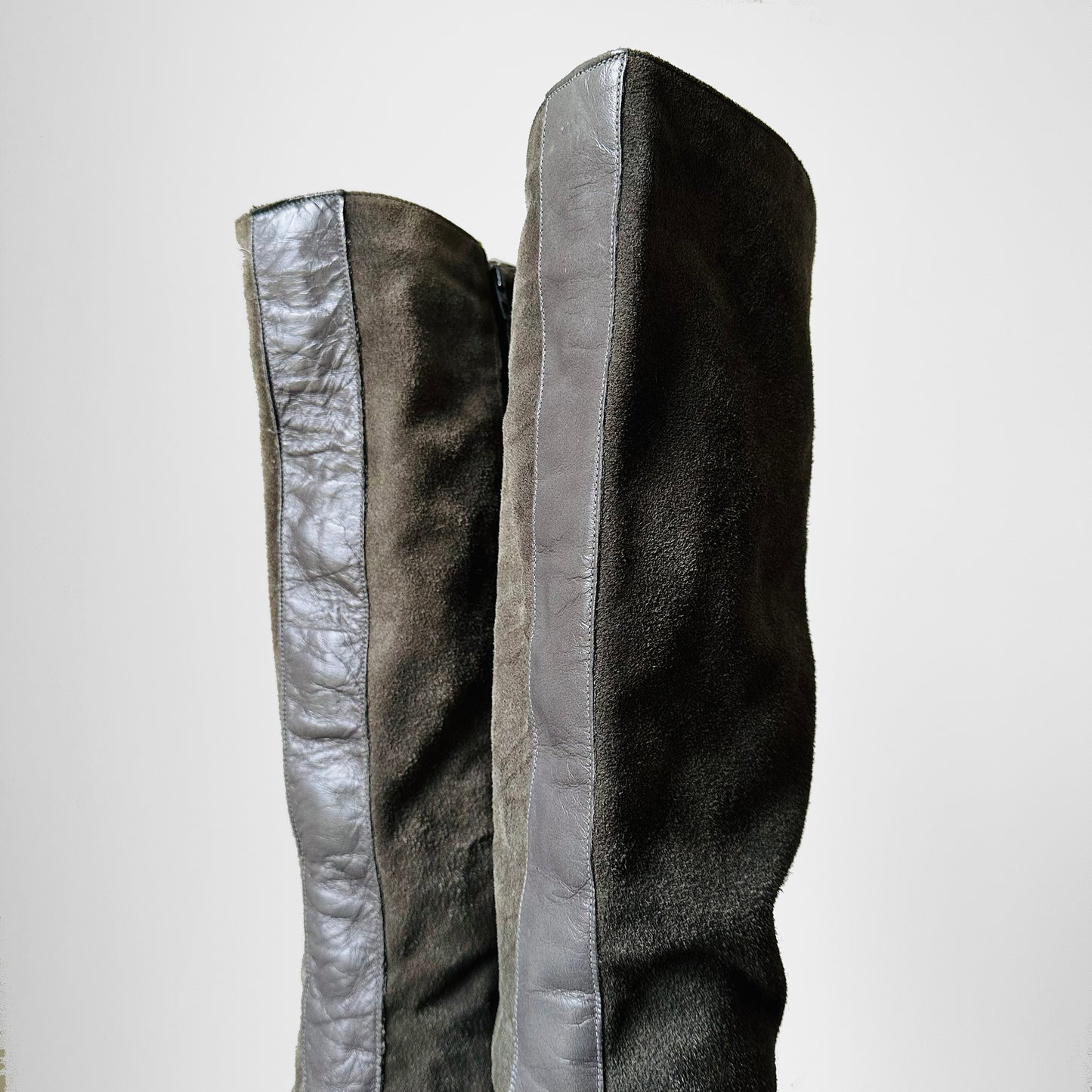 1970s - 1980s Grey Leather Zip Up Knee-High Heeled Boots