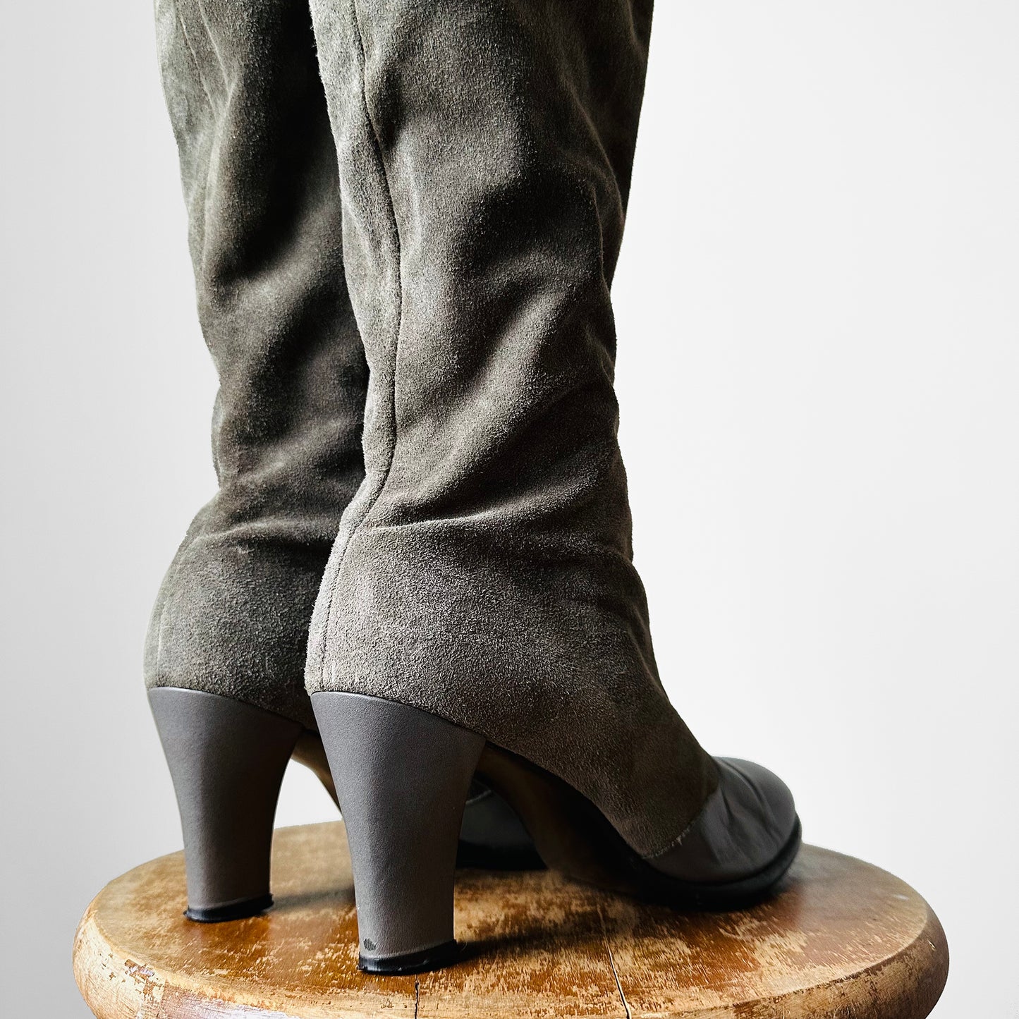 1970s - 1980s Grey Leather Zip Up Knee-High Heeled Boots