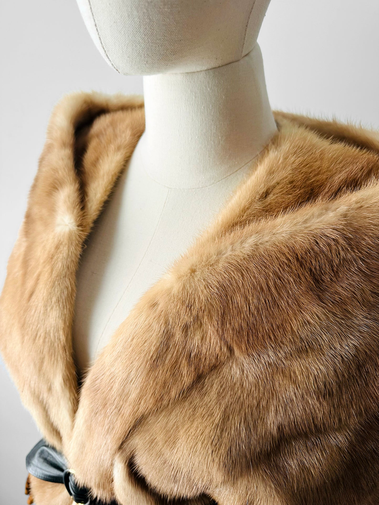1950s - 1960s Beige Monogrammed Mink Fur Stole