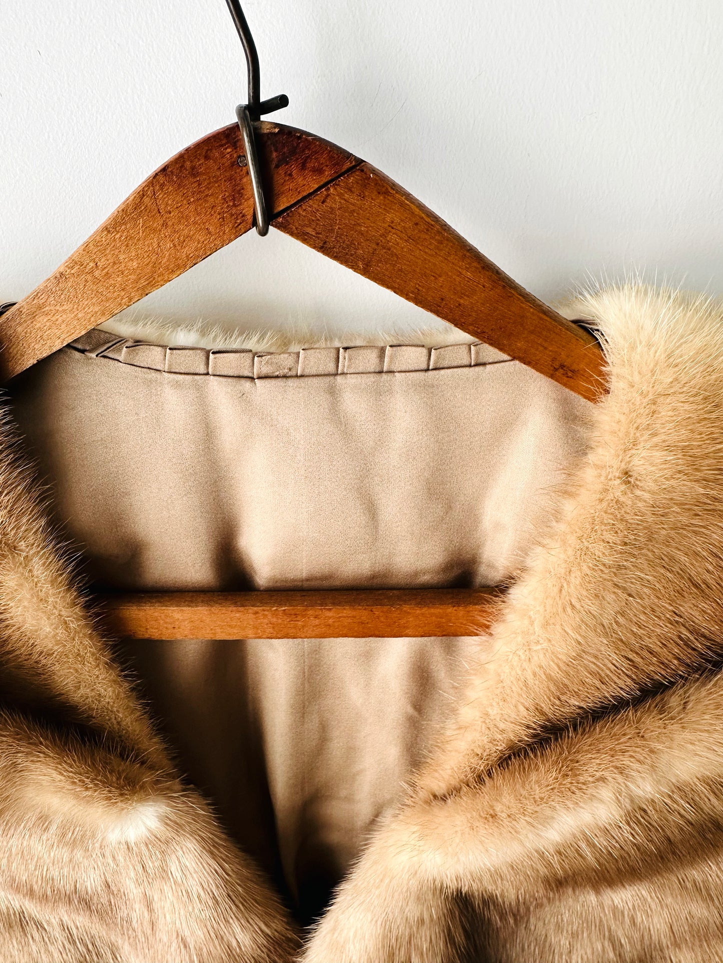1950s - 1960s Beige Monogrammed Mink Fur Stole