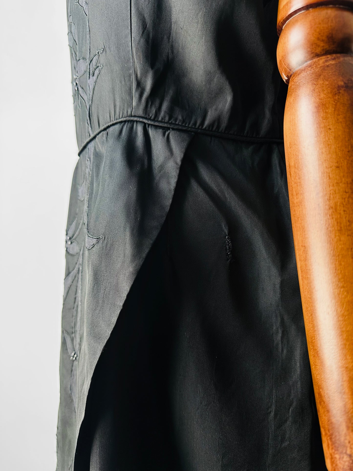 1950s Black Beaded Silk Taffeta Appliqué Detail Cocktail Dress - Sz. M/L