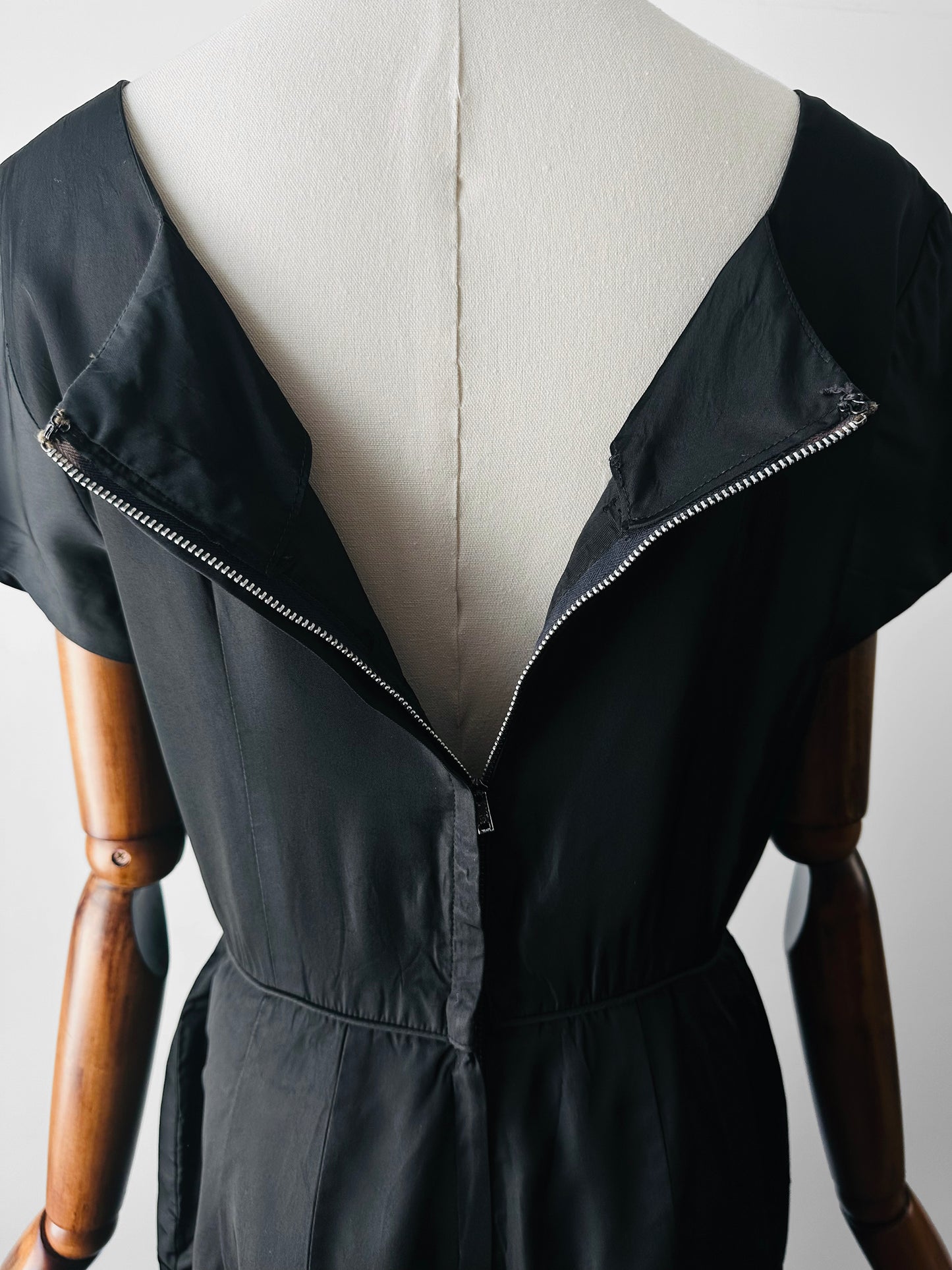 1950s Black Beaded Silk Taffeta Appliqué Detail Cocktail Dress - Sz. M/L