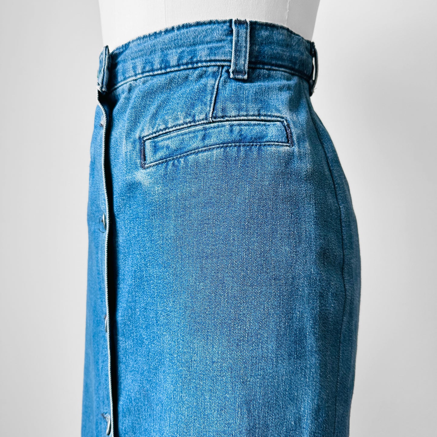 1990s - 2000s Blue Soft Chambray Tommy Hilfiger Front Button Jean Skirt - Sz. Small