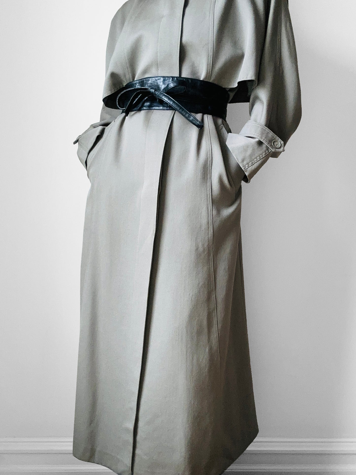 Vintage 1980s Classic Greige Wool Caped Trench Overcoat - Sz. S/M