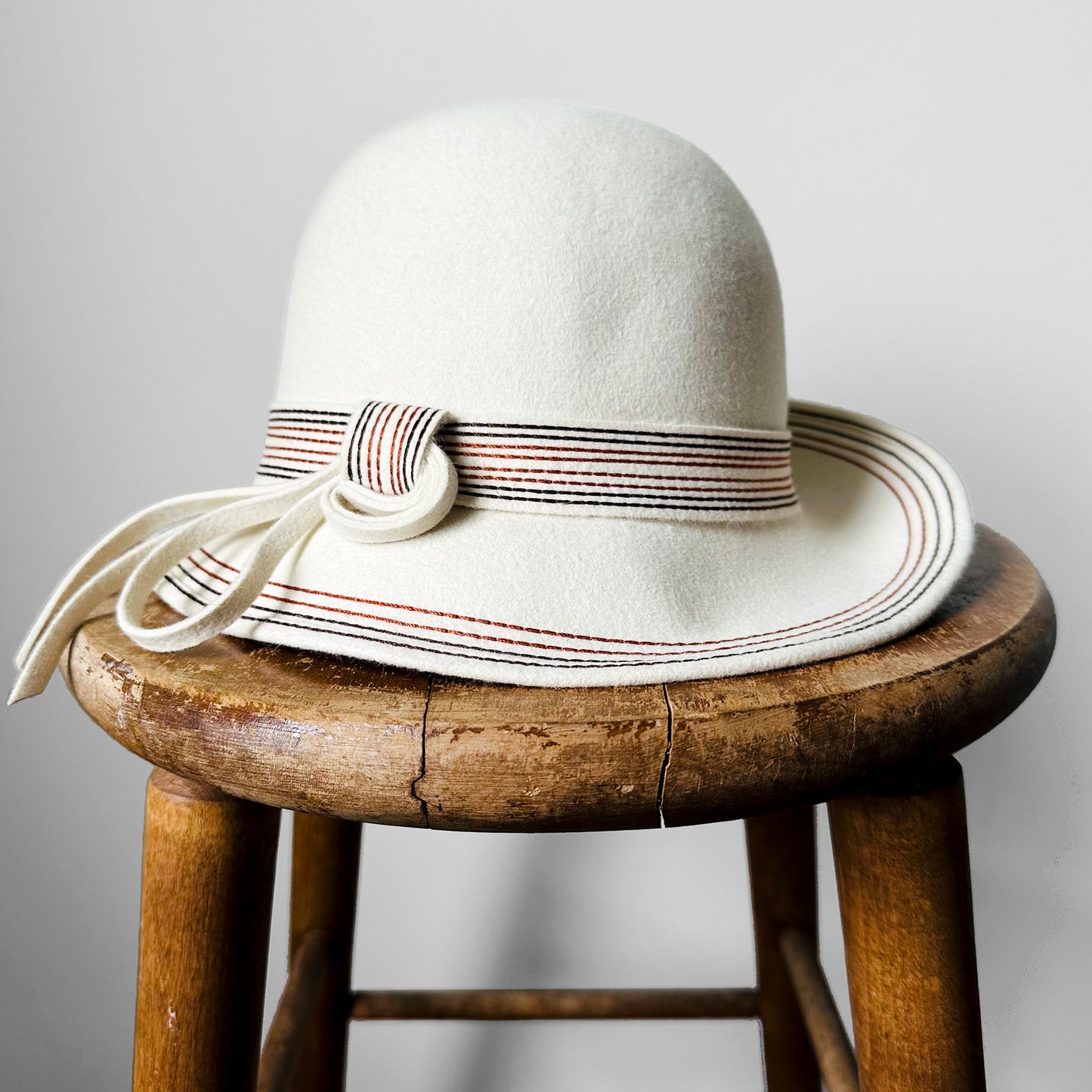 Cream Stitched Trimmed Wool Felt Fedora - Sz. S/M