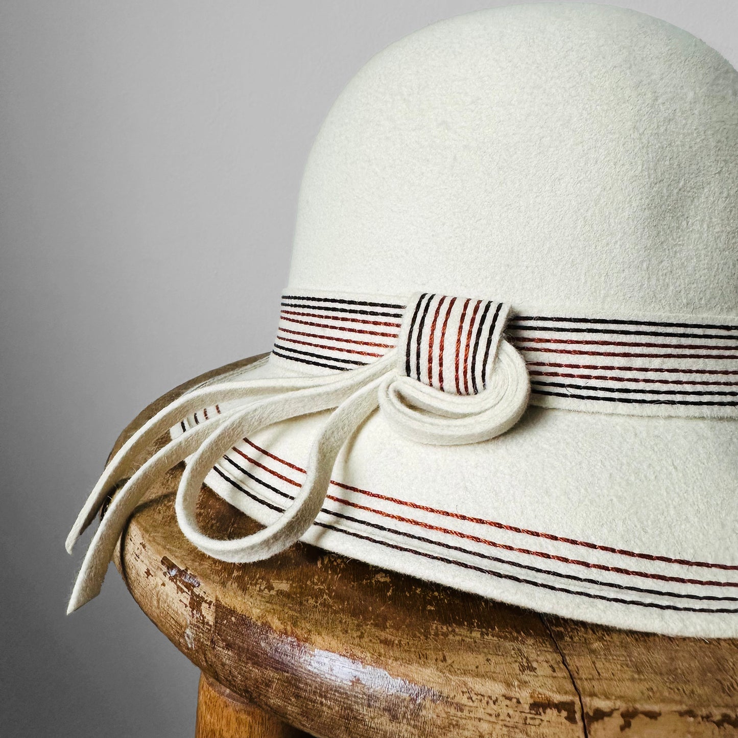 Cream Stitched Trimmed Wool Felt Fedora - Sz. S/M