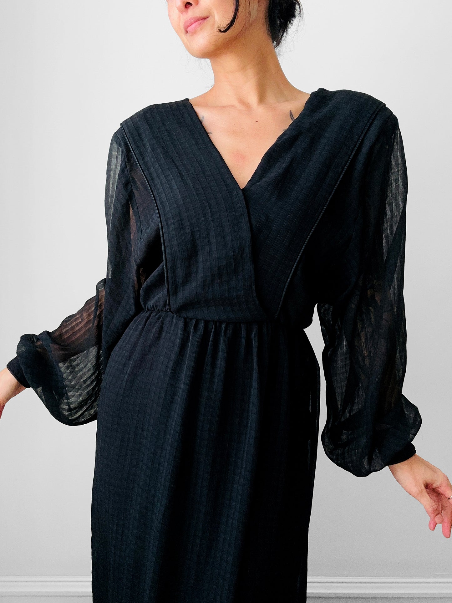 1980s - 1990s Black Patterned Semi Sheer V-neck Tone-On-Tone Dress - Sz. XS/S