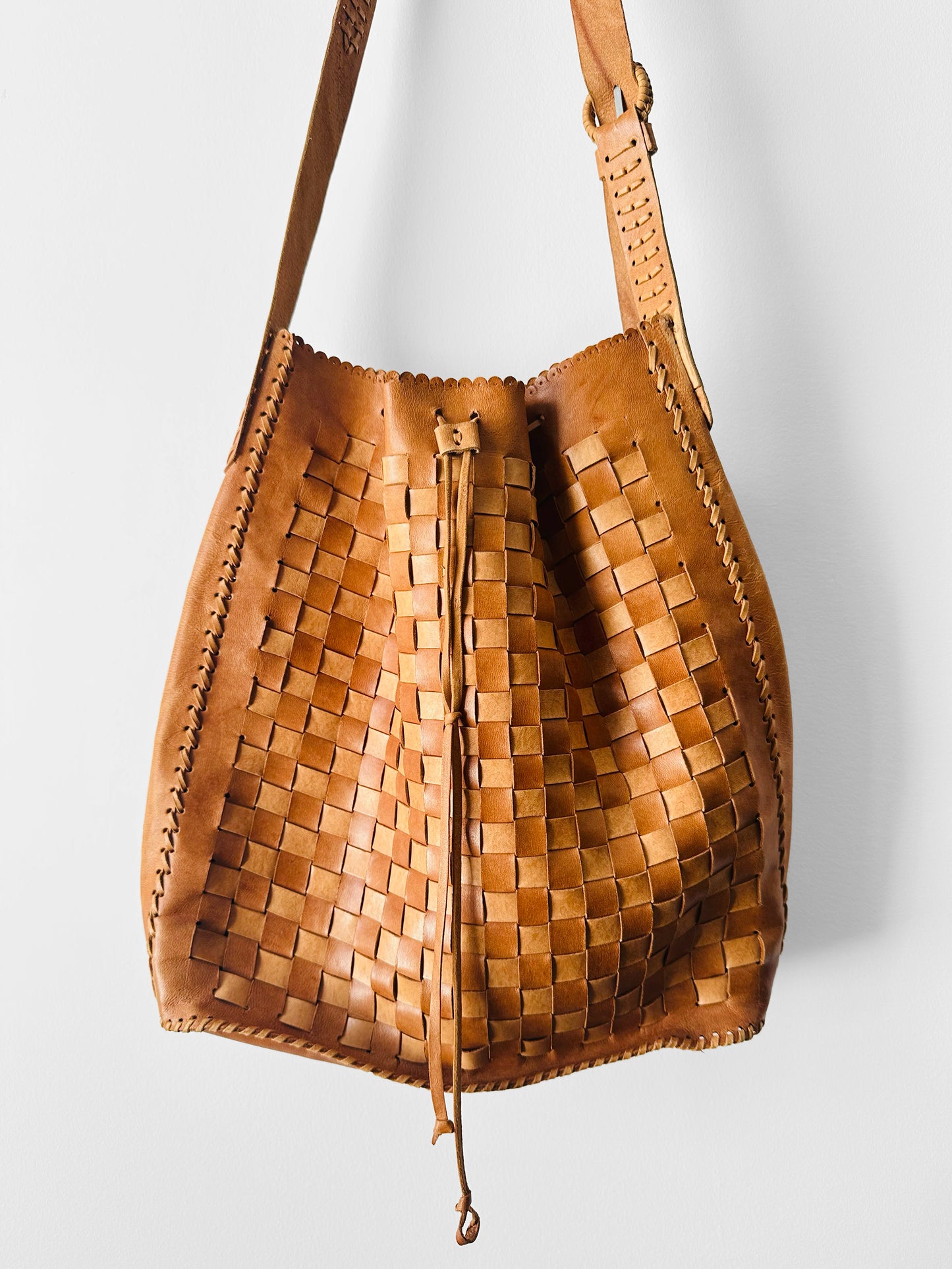 Vintage 1970s Tan Buttery Soft Basketweave Style Leather Drawstring Shoulder Bag