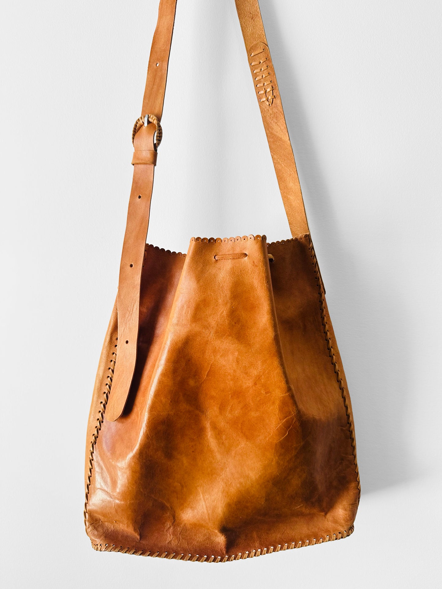 Vintage 1970s Tan Buttery Soft Basketweave Style Leather Drawstring Shoulder Bag