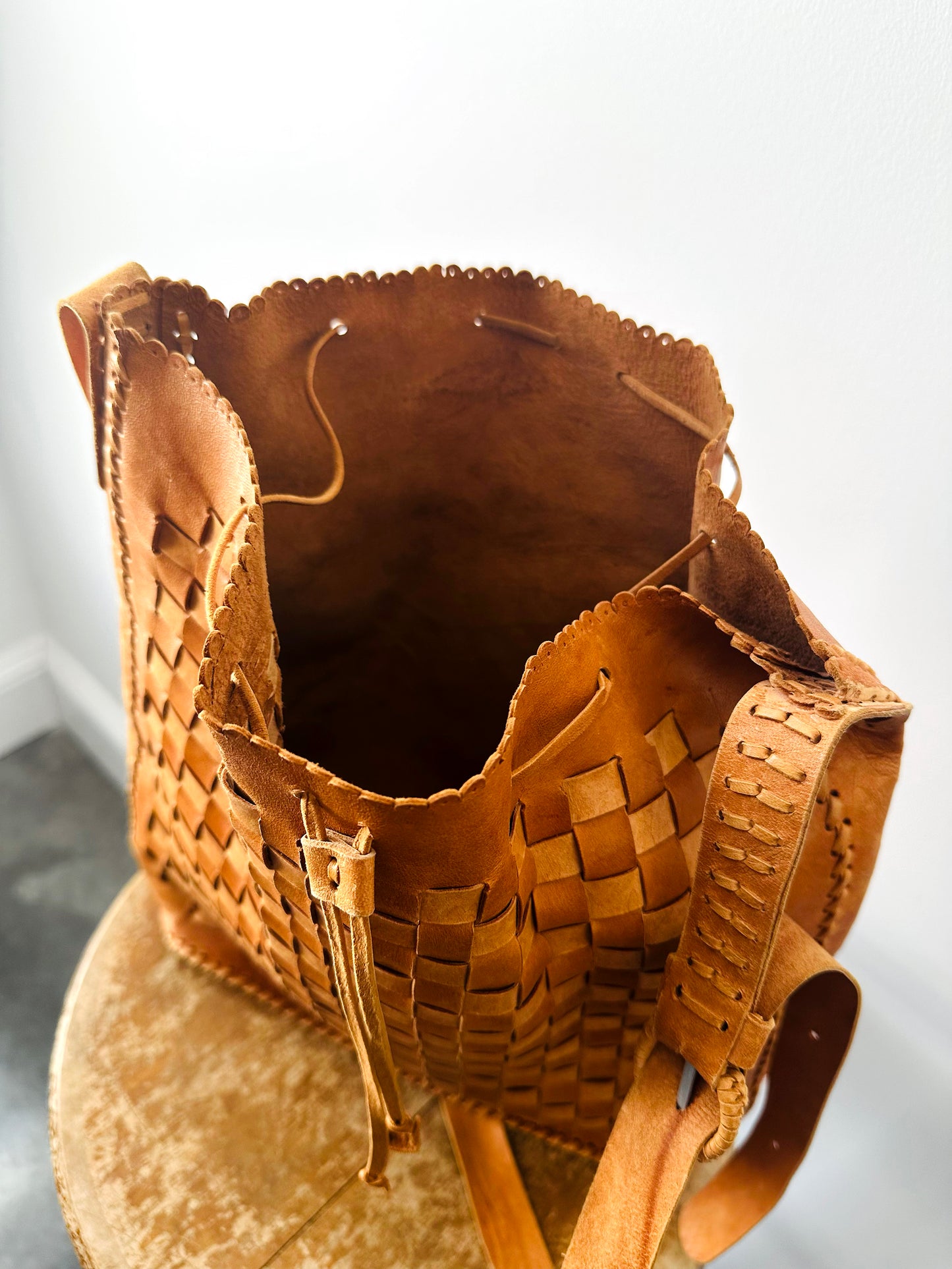 Vintage 1970s Tan Buttery Soft Basketweave Style Leather Drawstring Shoulder Bag