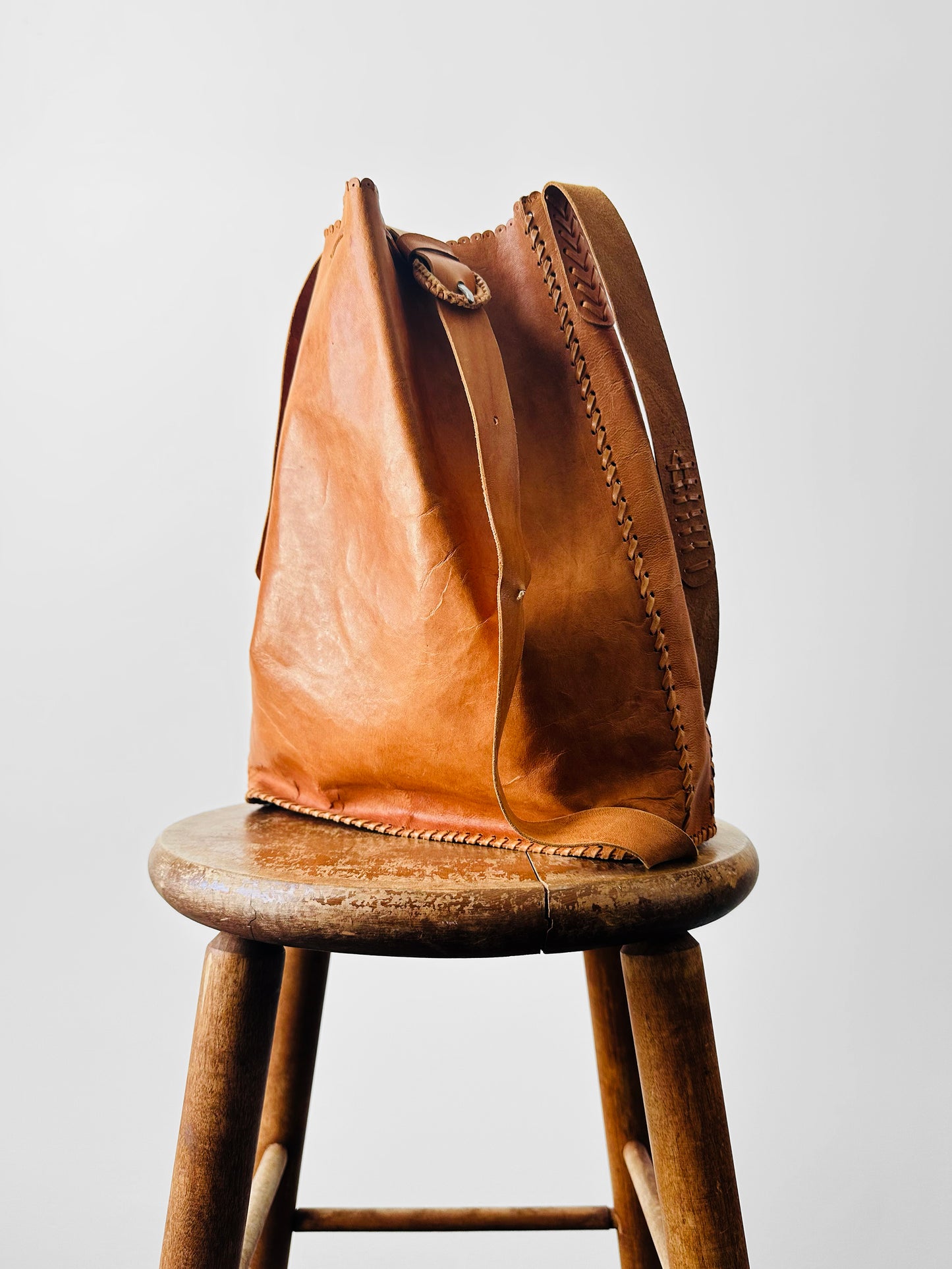 Vintage 1970s Tan Buttery Soft Basketweave Style Leather Drawstring Shoulder Bag