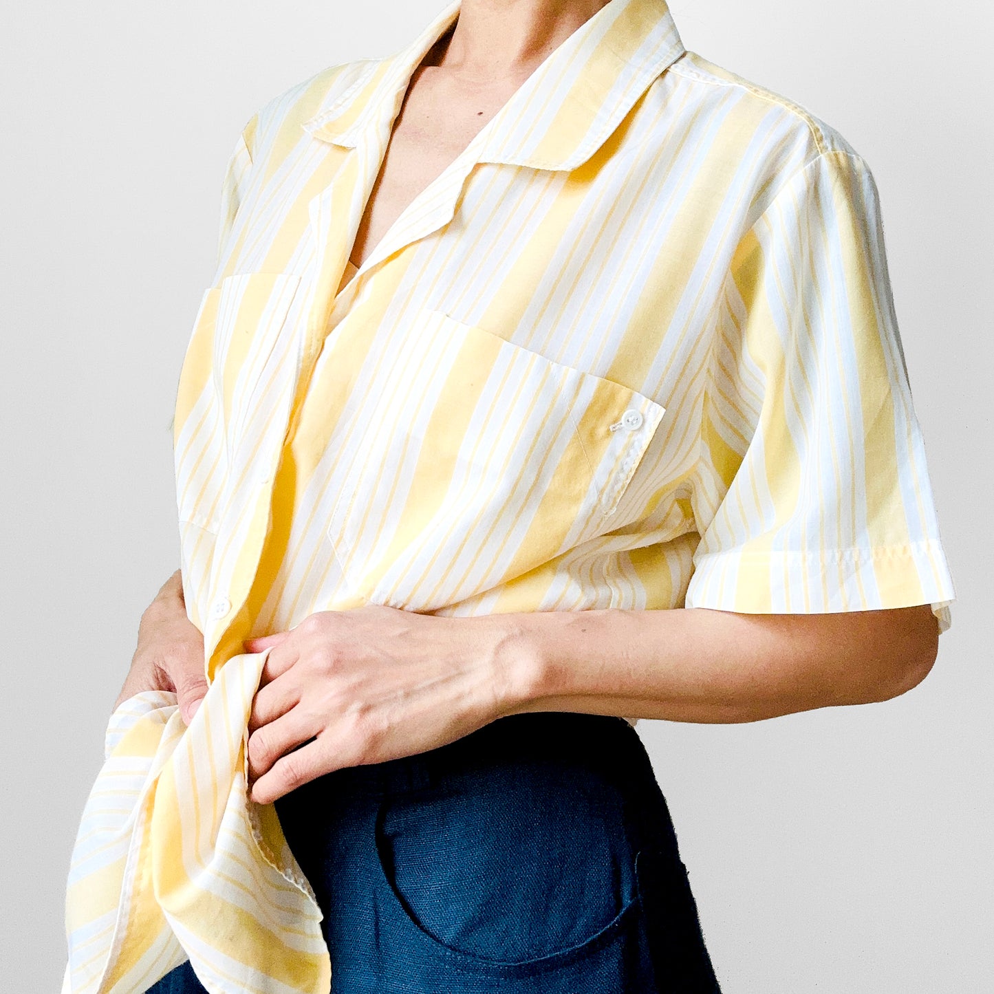 1970s - 1980s Yellow and White Stripe Short Sleeve Cotton Button-Front Shirt - S/M