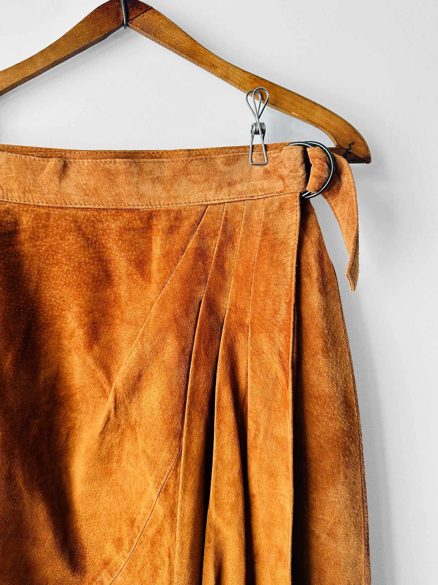 Vintage 1980s Amber Tan Long Wrap Suede Leather Split-Back Skirt - Sz. SM