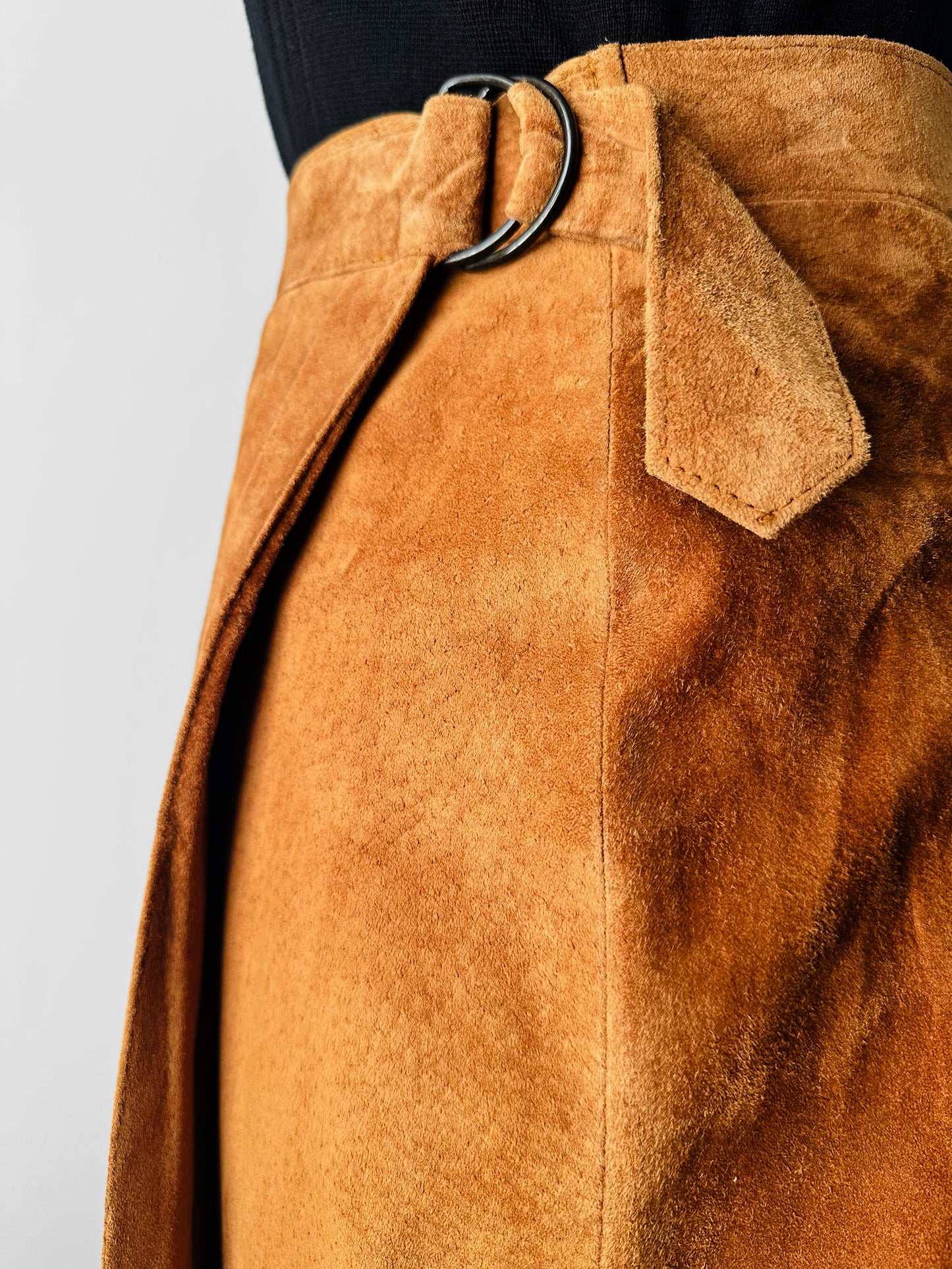 Vintage 1980s Amber Tan Long Wrap Suede Leather Split-Back Skirt - Sz. SM