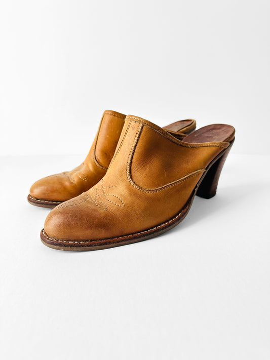 Vintage 1970s Tan Western-Style Slip-On Leather Mules with Stacked Wooden Heel - Sz. 8