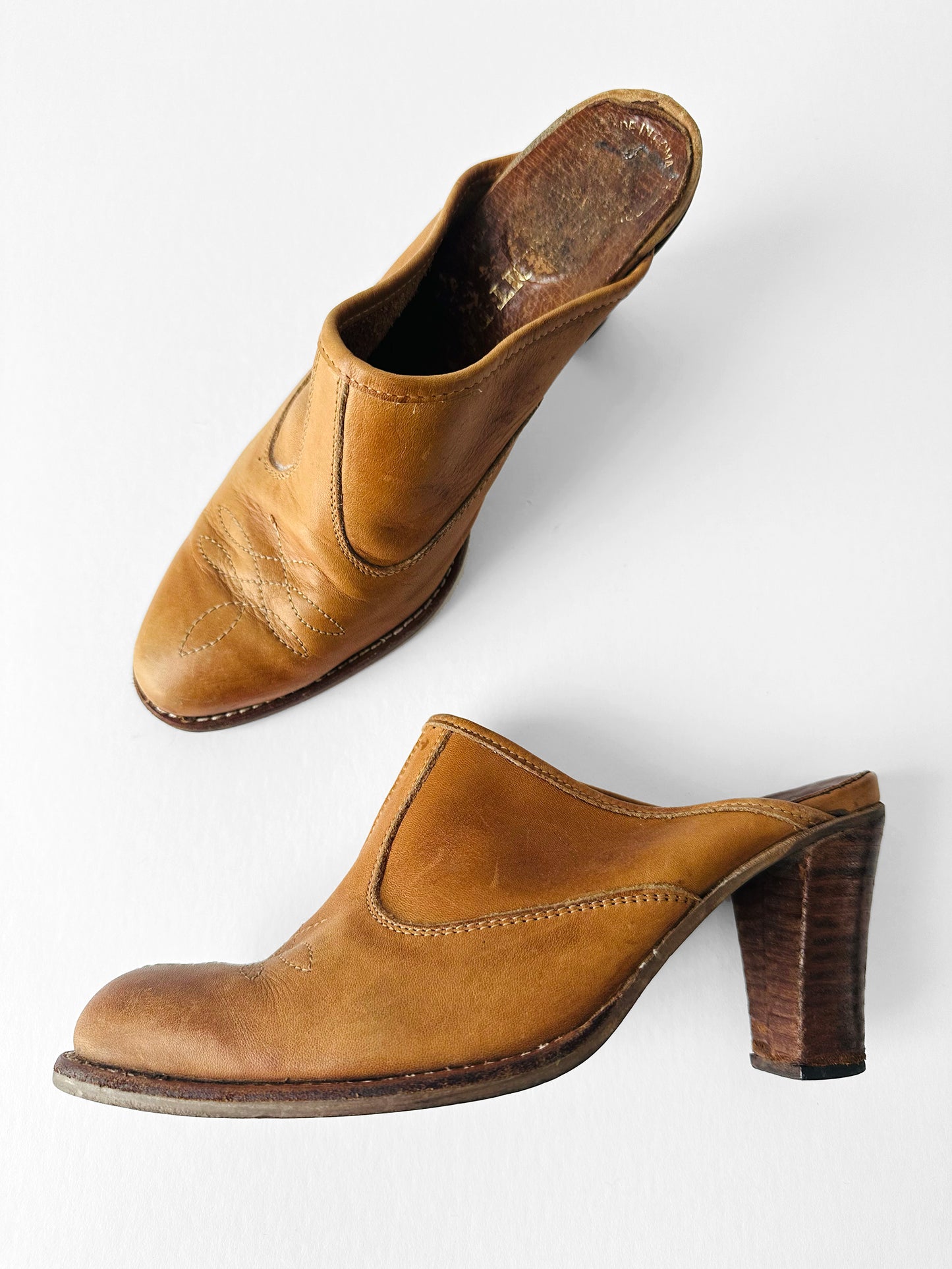 Vintage 1970s Tan Western-Style Slip-On Leather Mules with Stacked Wooden Heel - Sz. 8