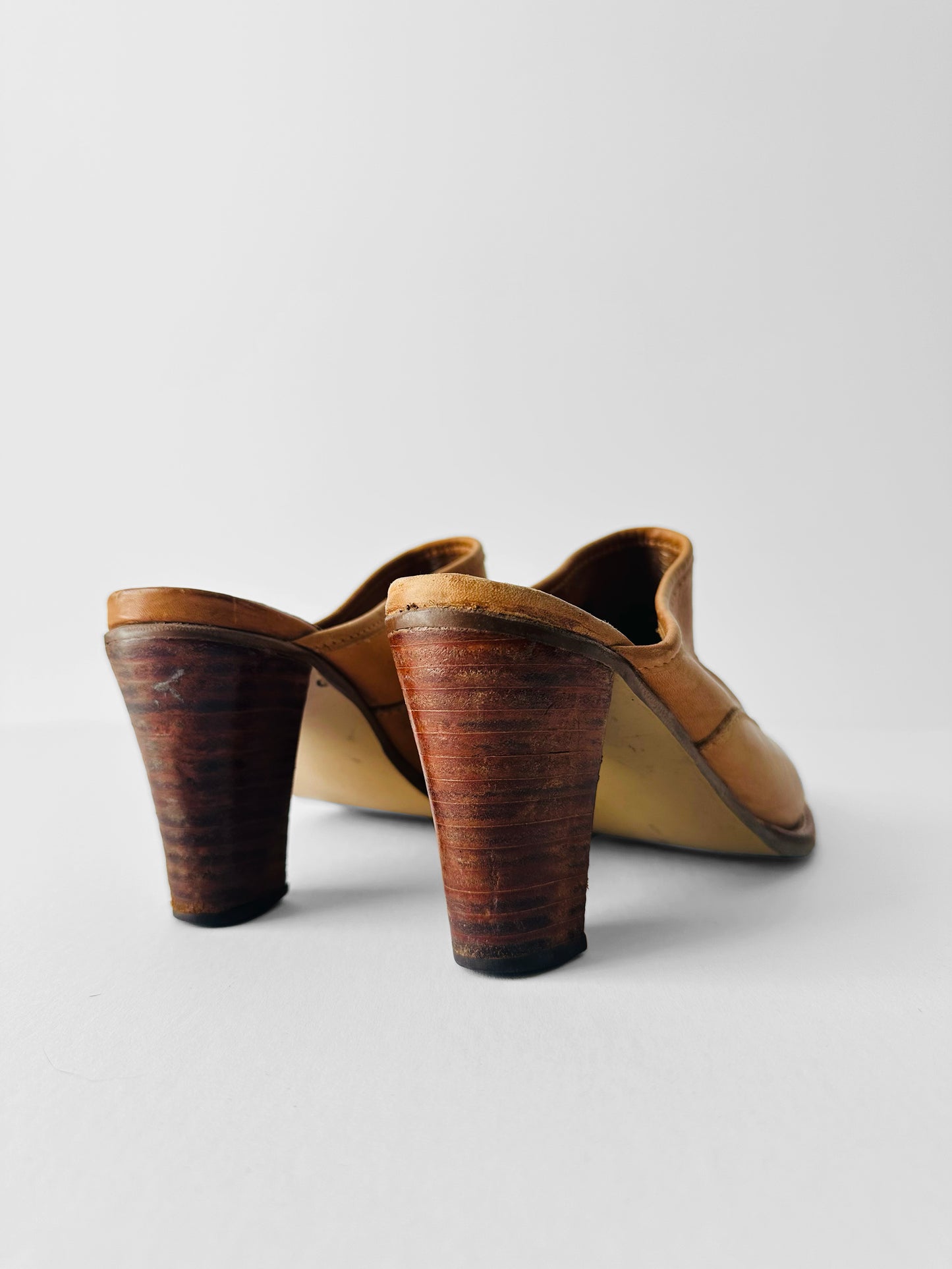 Vintage 1970s Tan Western-Style Slip-On Leather Mules with Stacked Wooden Heel - Sz. 8