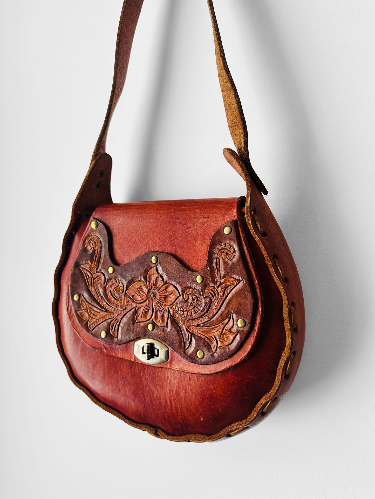 Vintage 1960s - 1970s Reddish Brown Floral Motif Tan Tooled Leather Bag