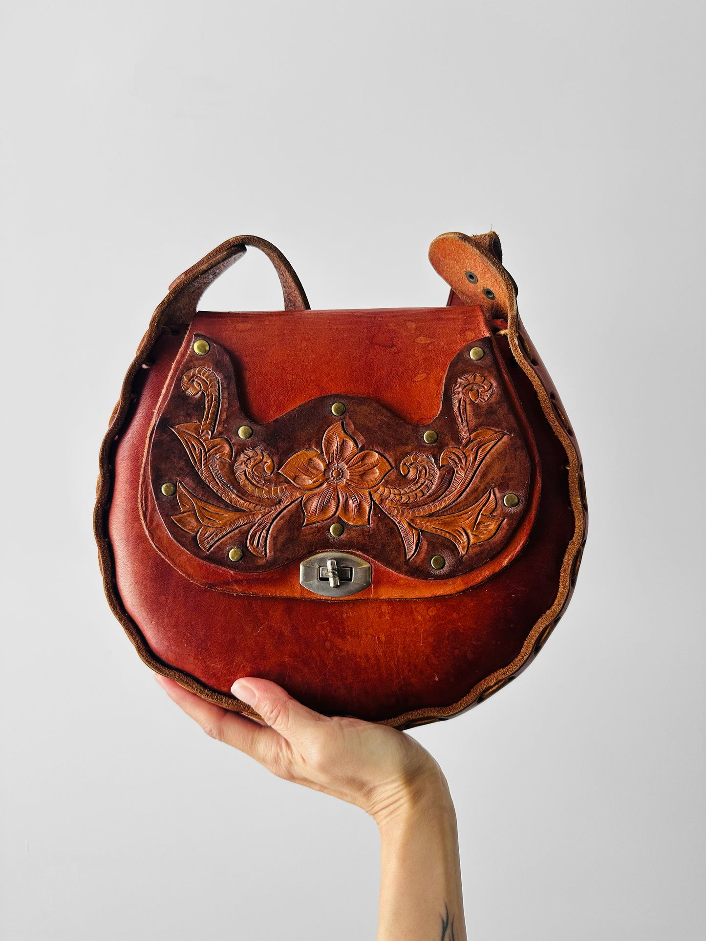 Vintage 1960s - 1970s Reddish Brown Floral Motif Tan Tooled Leather Bag