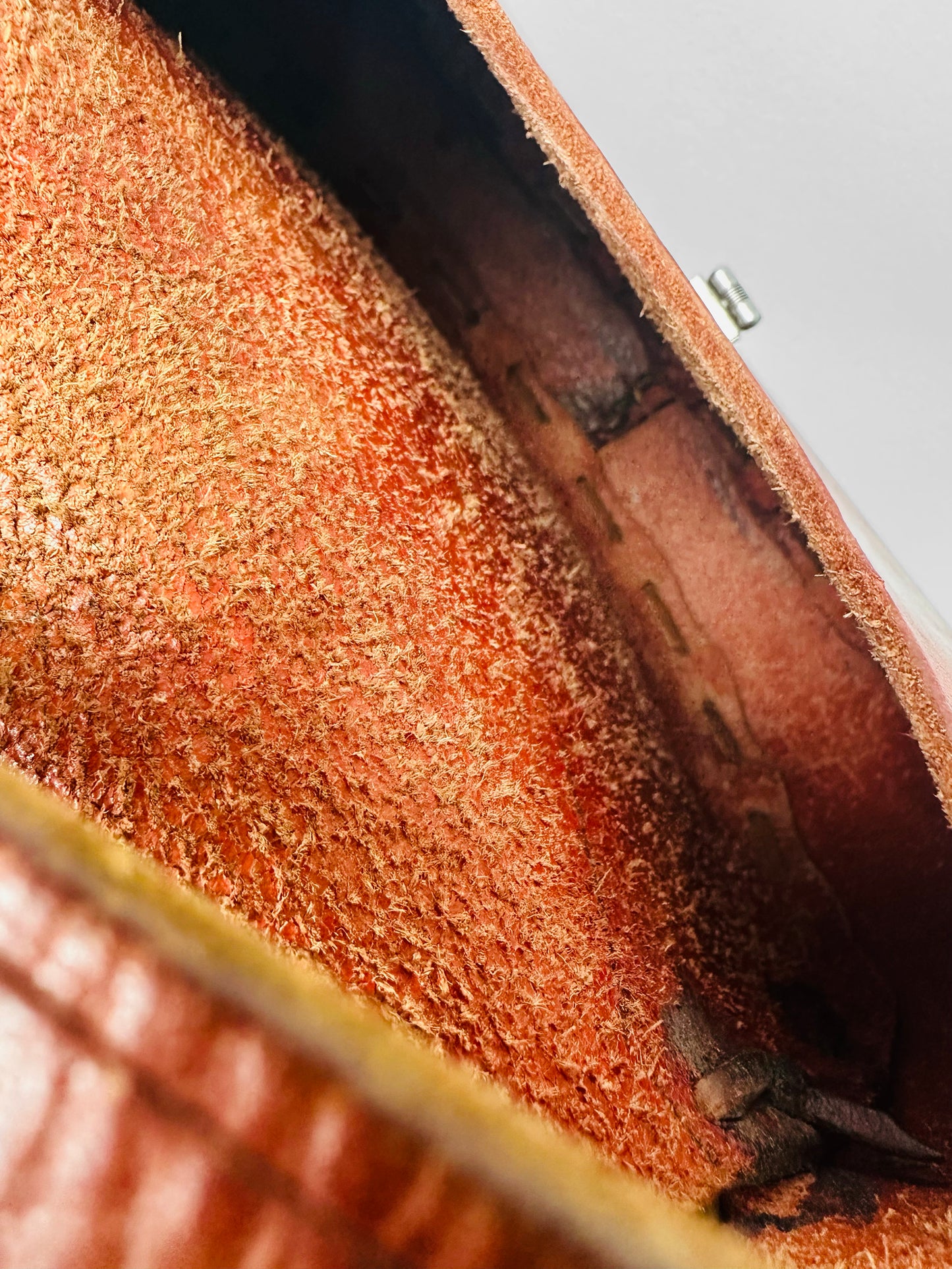 Vintage 1960s - 1970s Reddish Brown Floral Motif Tan Tooled Leather Bag