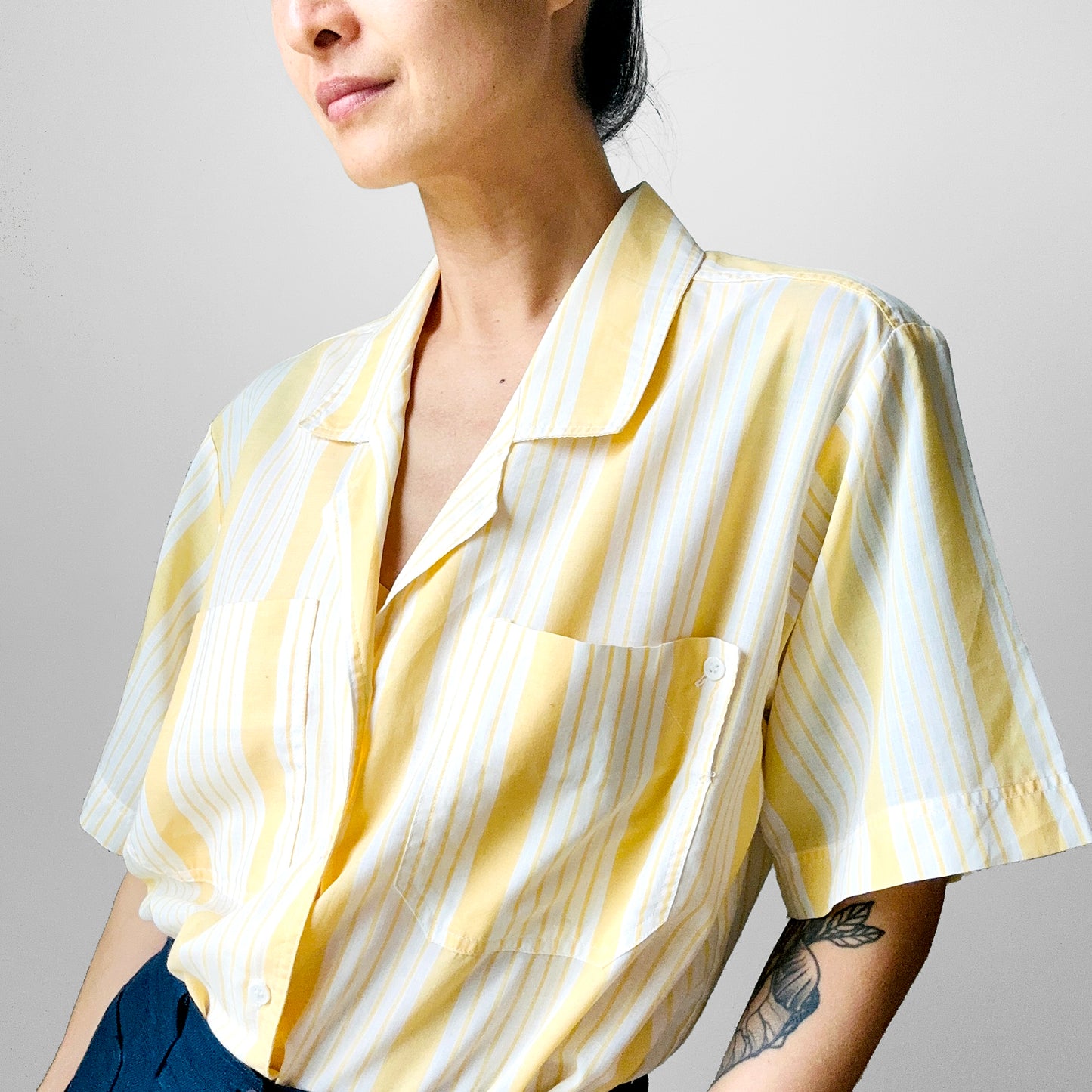 1970s - 1980s Yellow and White Stripe Short Sleeve Cotton Button-Front Shirt - S/M