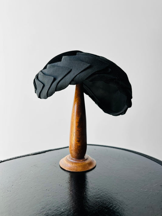1950s - 1960s Black Velvet Ribbon Trimmed Hat - Sz. S