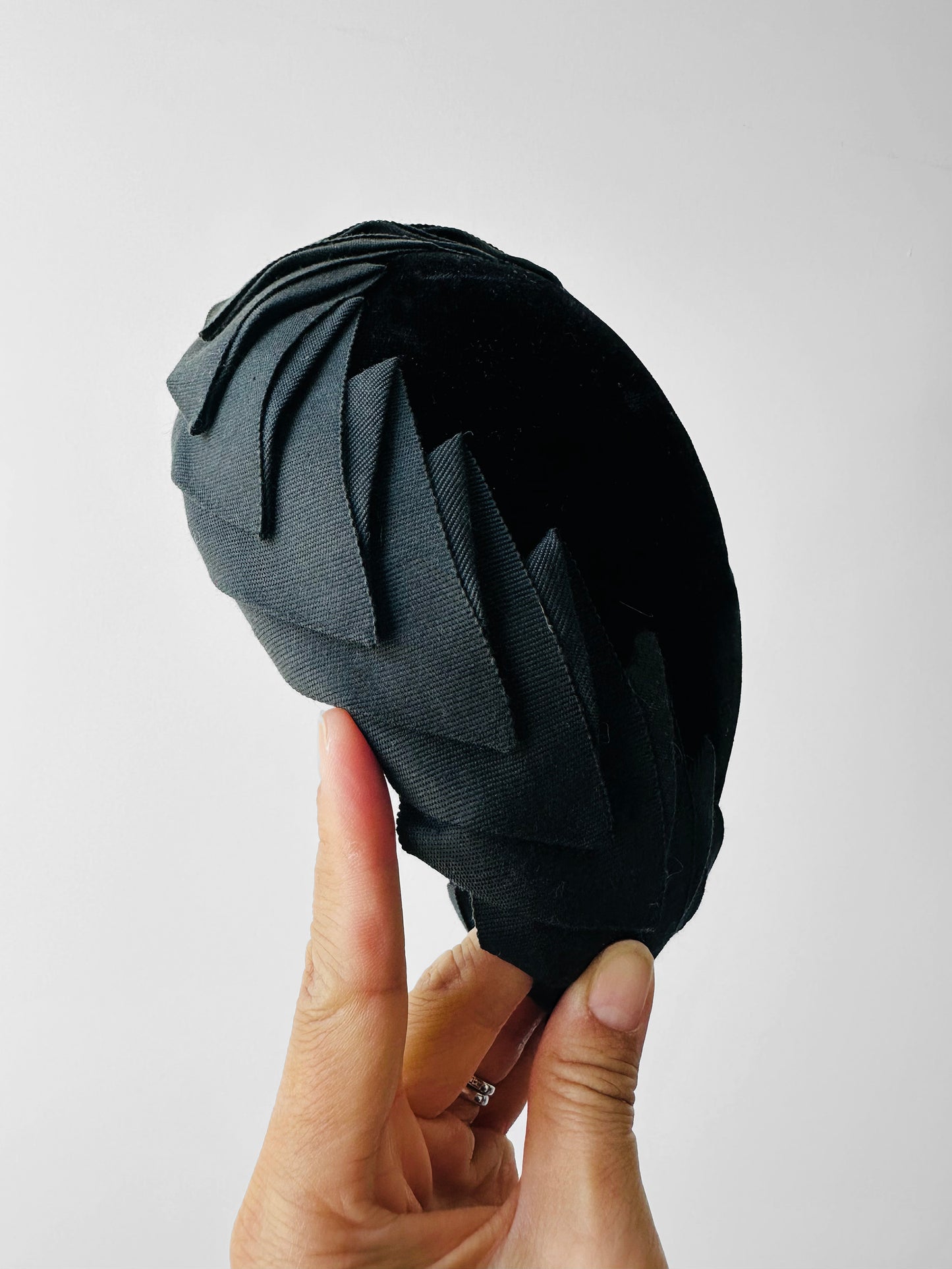 1950s - 1960s Black Velvet Ribbon Trimmed Hat - Sz. S