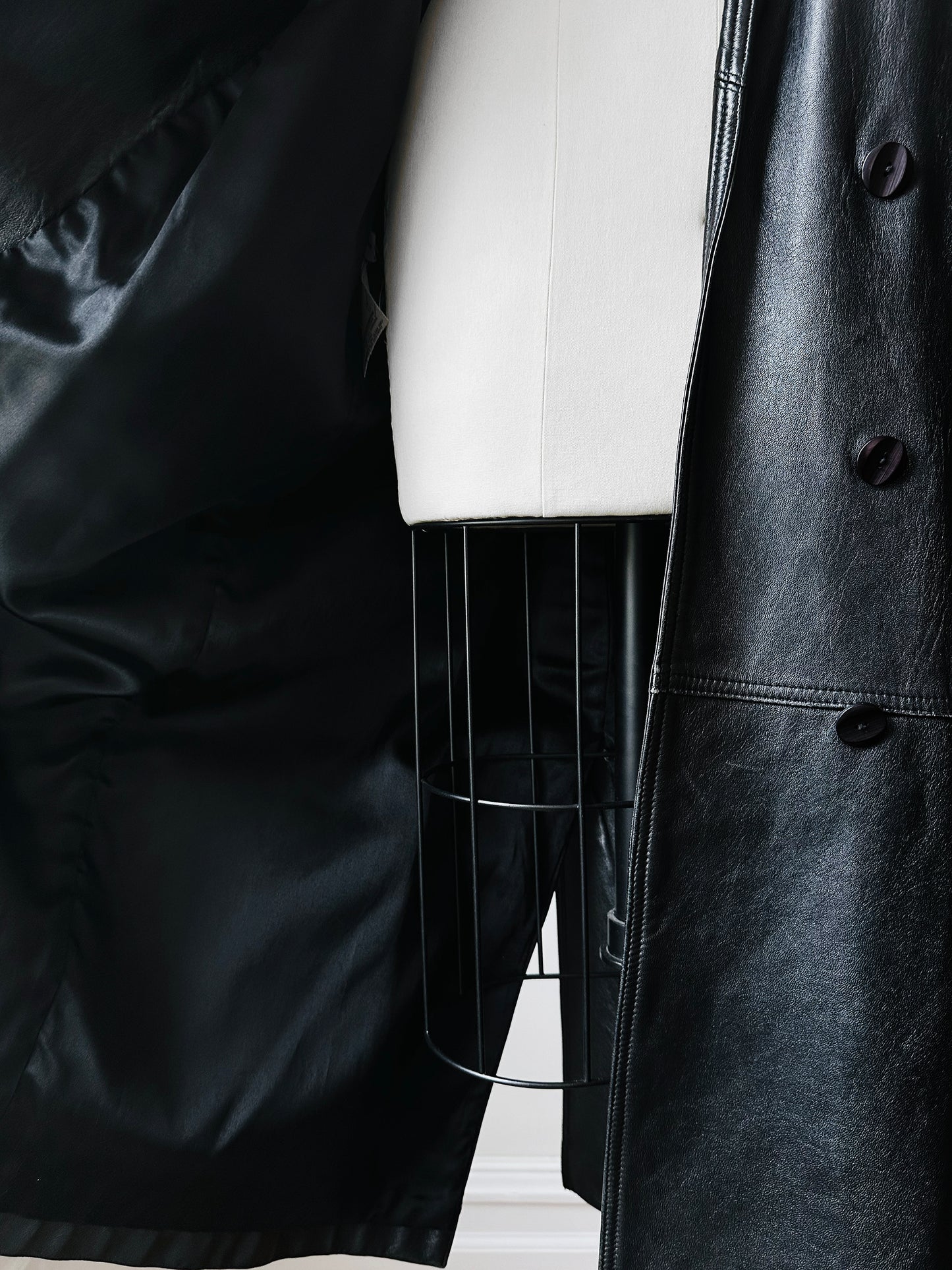 80s - 90s Black Buttery Soft Belted Leather Trench Coat - Sz. S/M