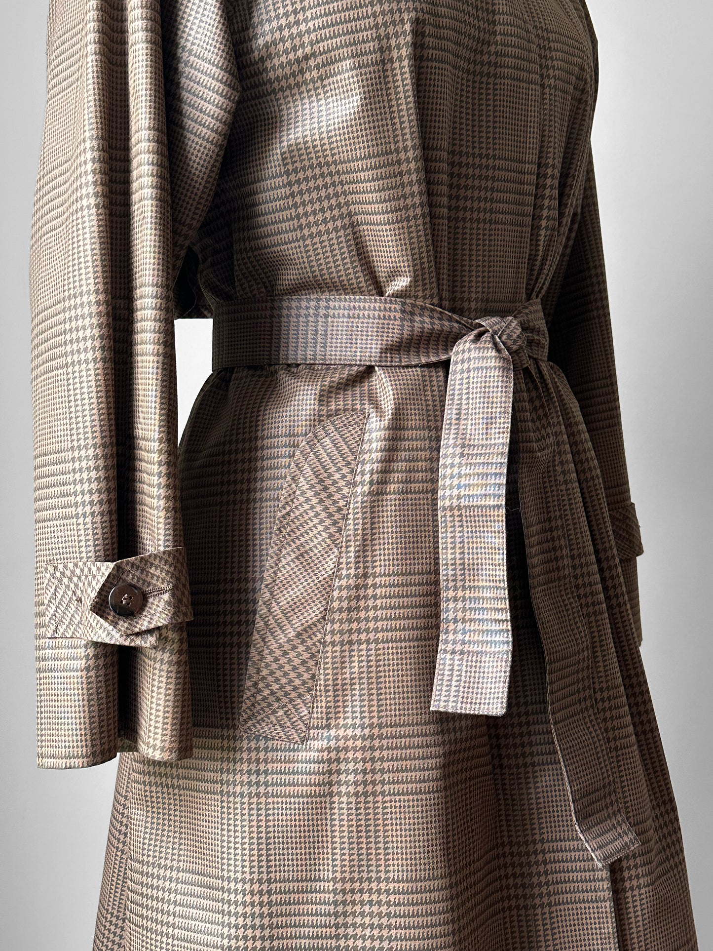 1980s Beige Houndstooth LONDON FOG Lined Belted Rain Aline Trench - Sz. S/M