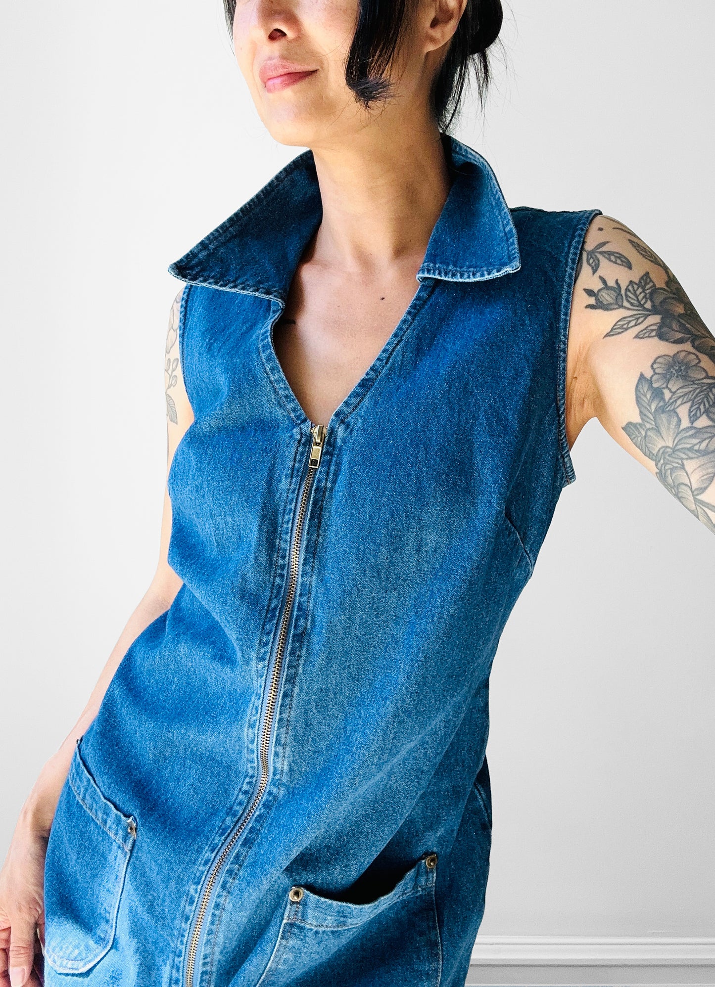 1990s Sleeveless Collared Blue Jean Zip Front Dress - Sz. M/L