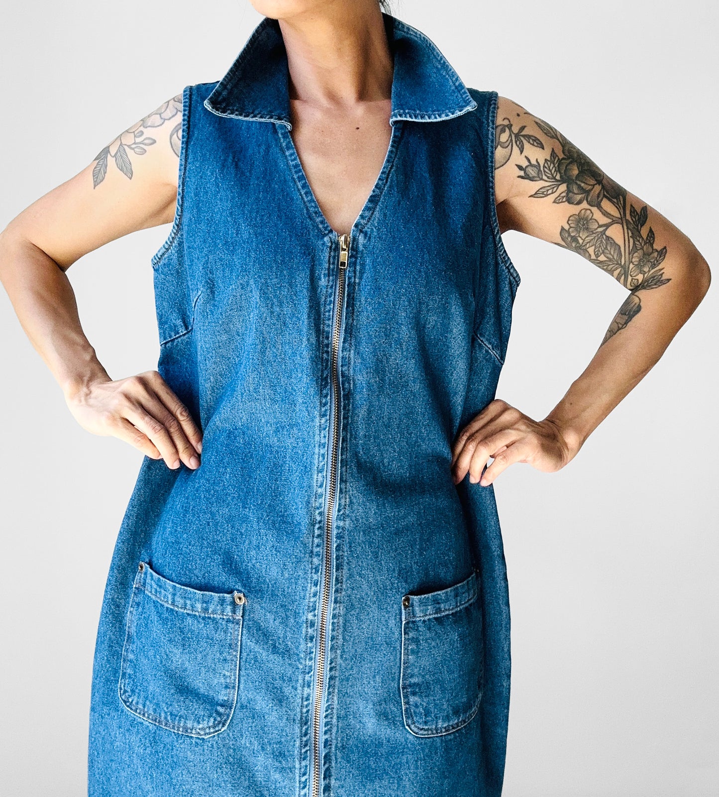 1990s Sleeveless Collared Blue Jean Zip Front Dress - Sz. M/L