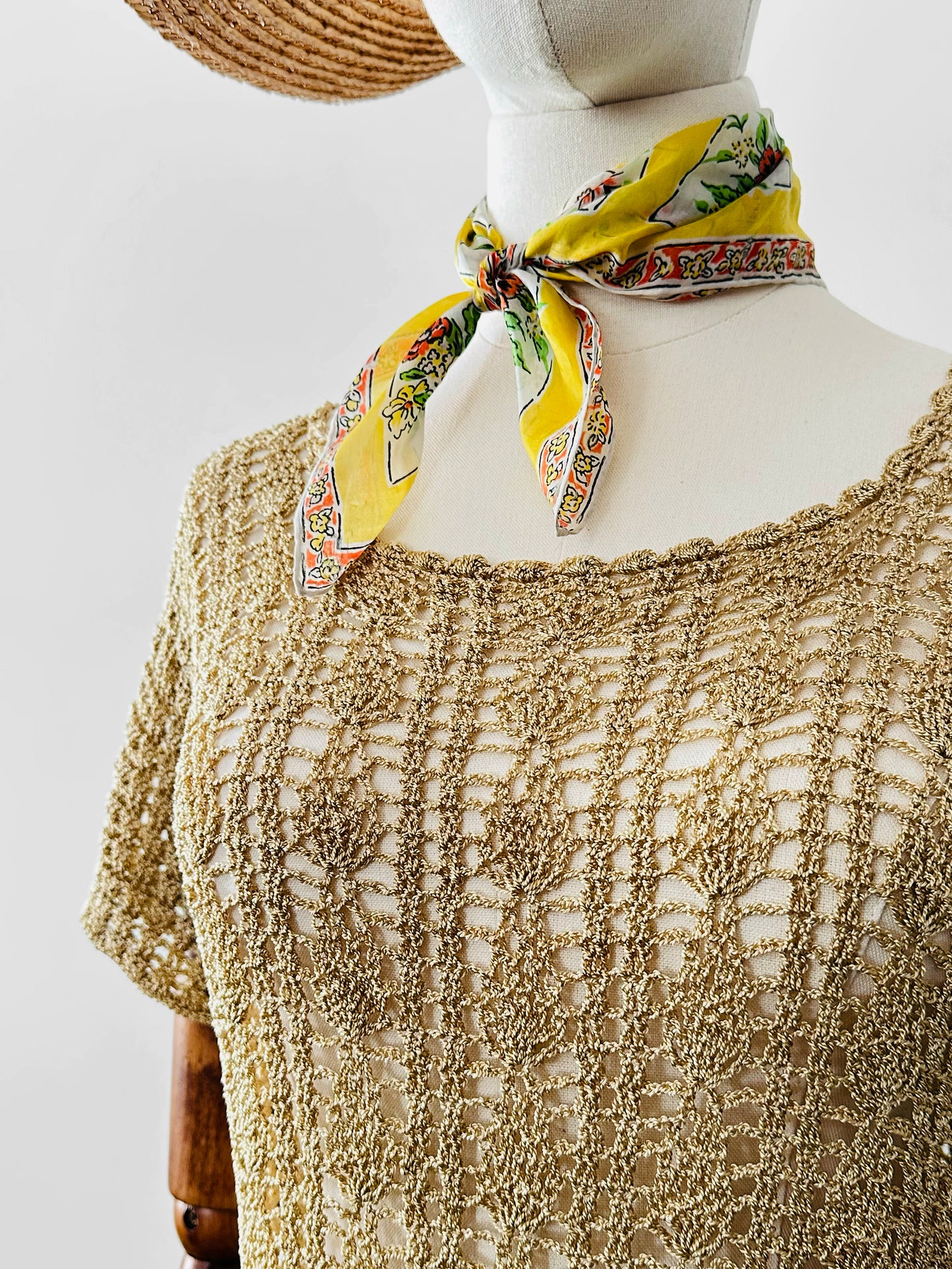 Vintage 1970s Beige Short-Sleeve Scoop Neck Crochet Tunic  - Sz. S