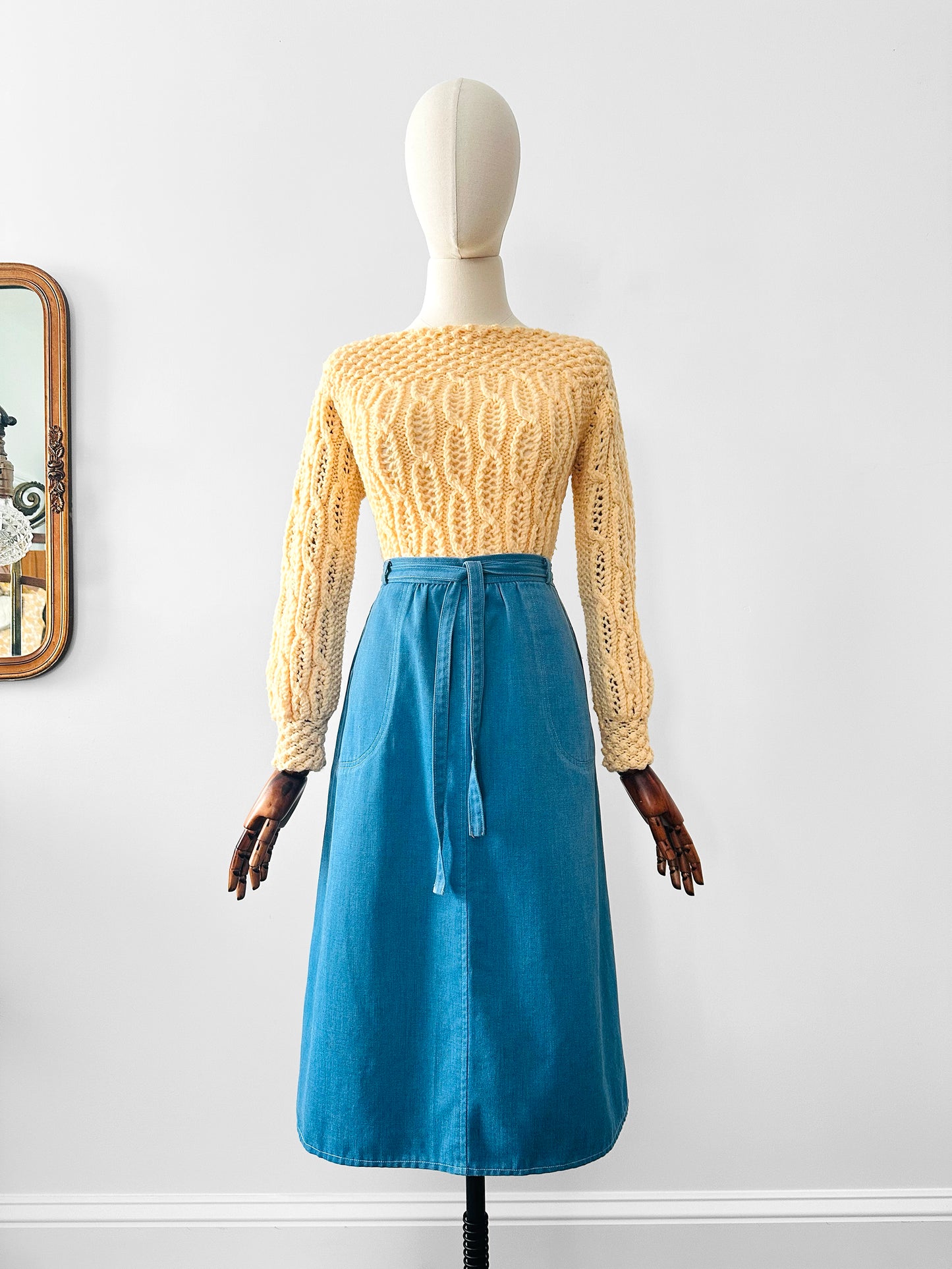 Vintage 1960s - 1970s Buttery Yellow Handmade Long Sleeve Textured Knit Sweater Top - Sz. XS/S