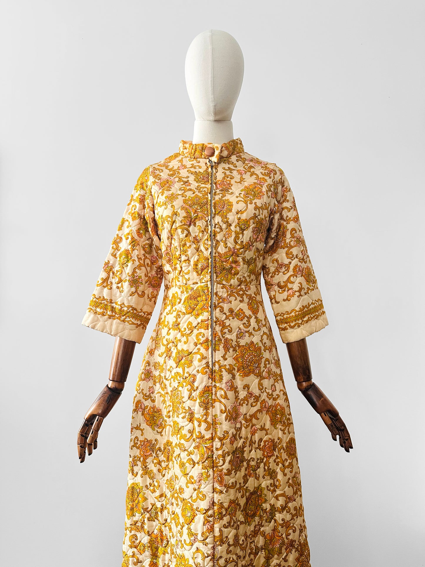 Vintage 1960s Golden Yellow Paisley Floral Patterned Zip-Front Quilted House Dress - Sz. S/M