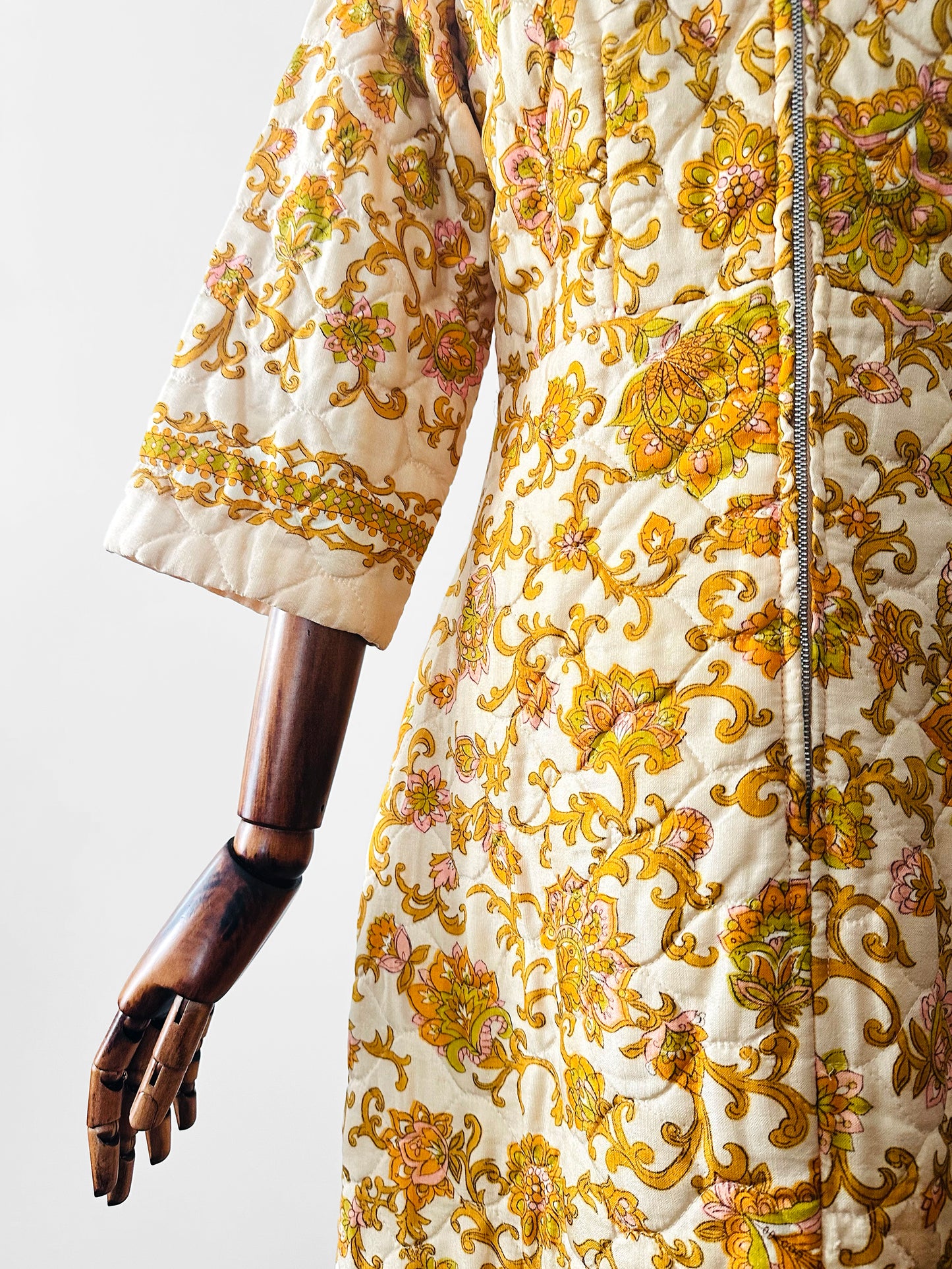 Vintage 1960s Golden Yellow Paisley Floral Patterned Zip-Front Quilted House Dress - Sz. S/M
