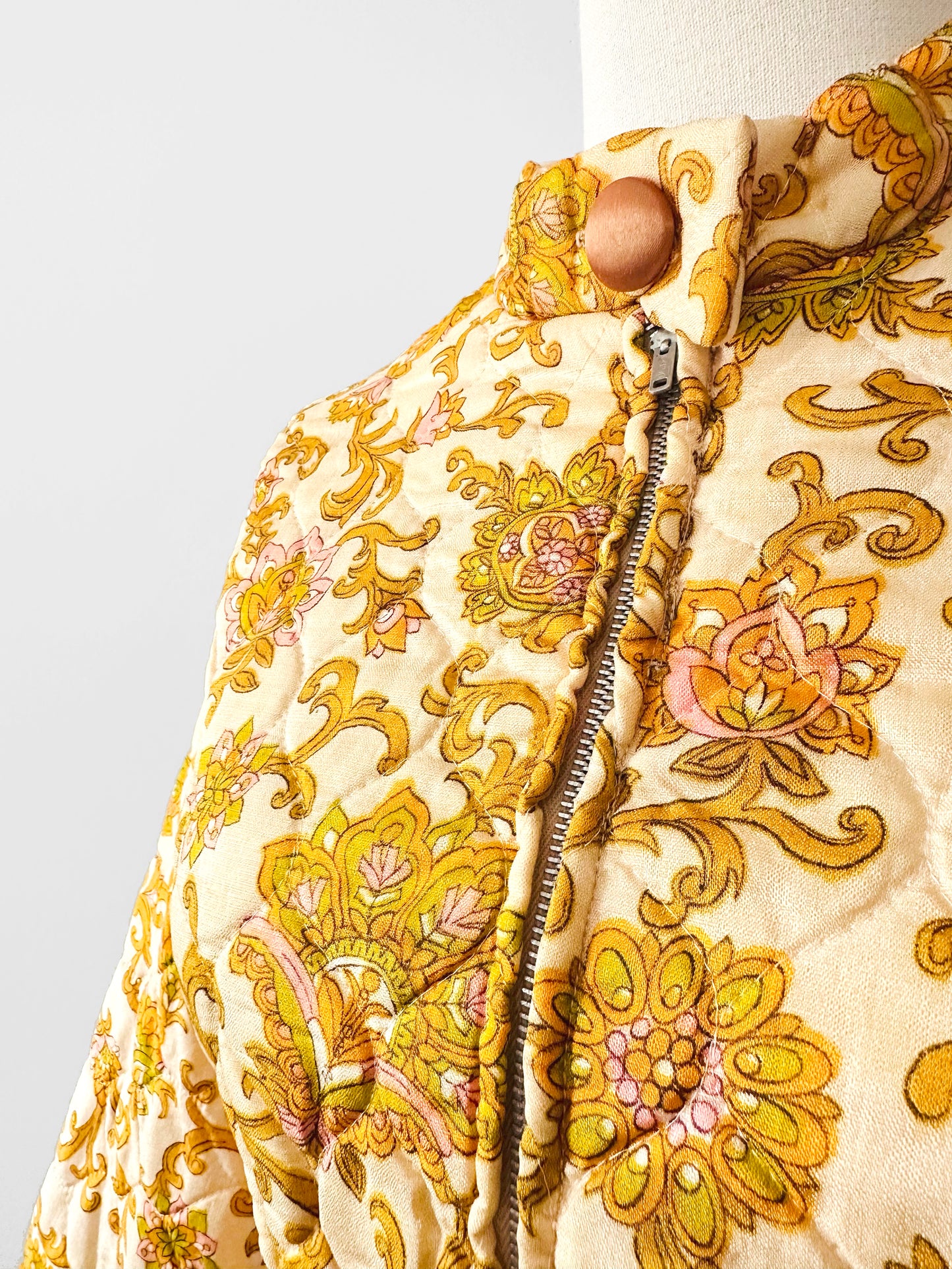 Vintage 1960s Golden Yellow Paisley Floral Patterned Zip-Front Quilted House Dress - Sz. S/M