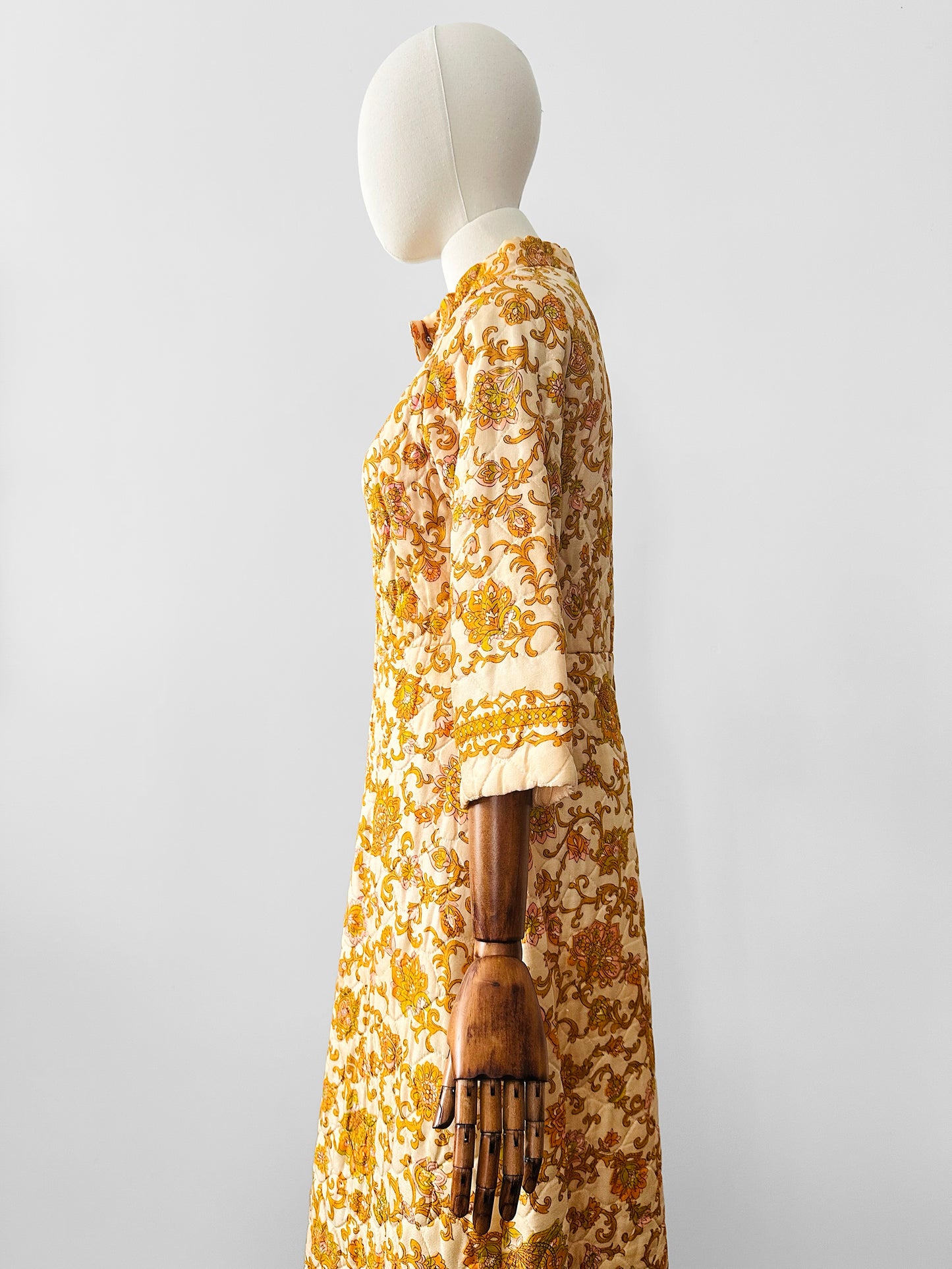 Vintage 1960s Golden Yellow Paisley Floral Patterned Zip-Front Quilted House Dress - Sz. S/M