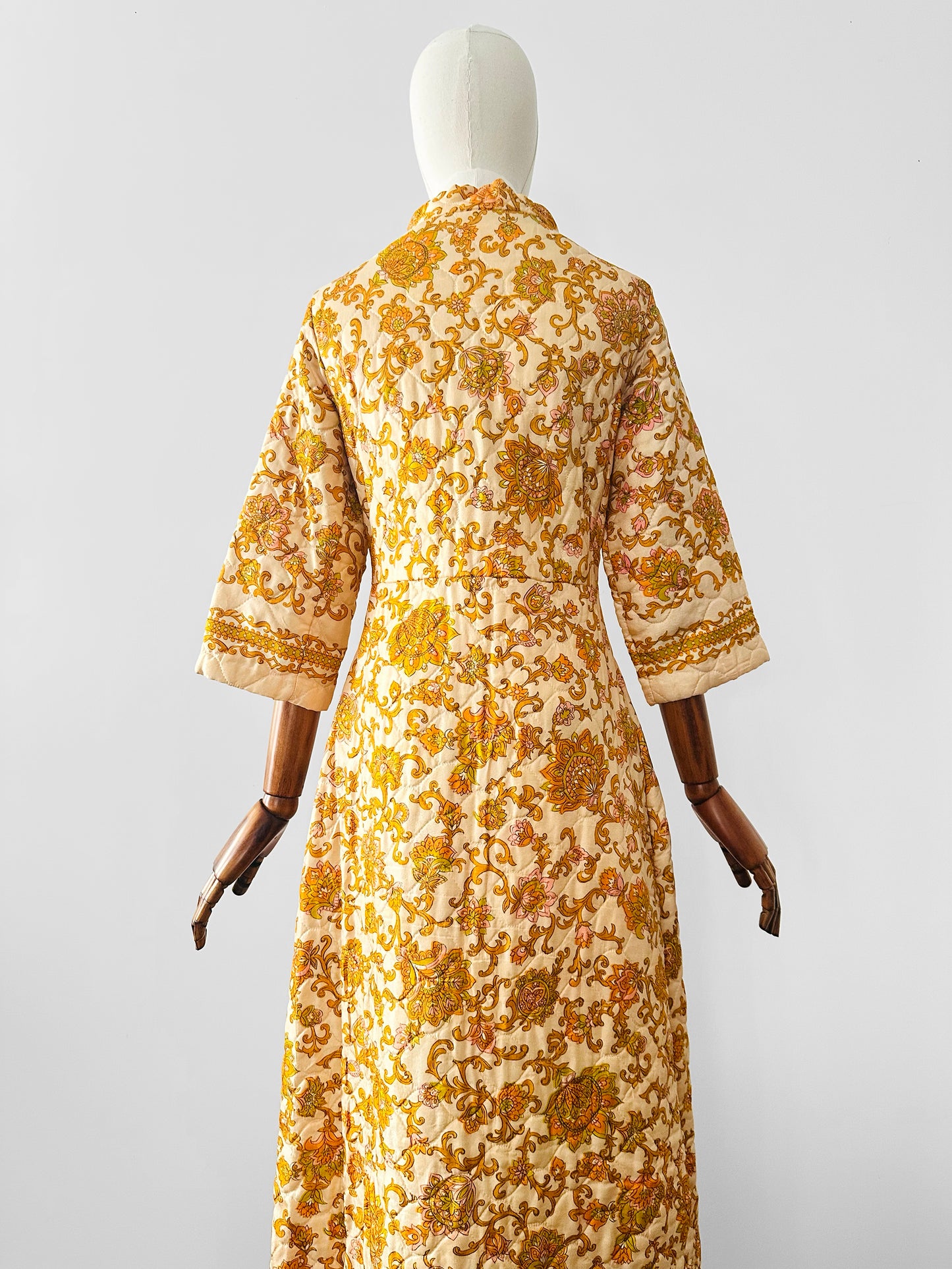 Vintage 1960s Golden Yellow Paisley Floral Patterned Zip-Front Quilted House Dress - Sz. S/M