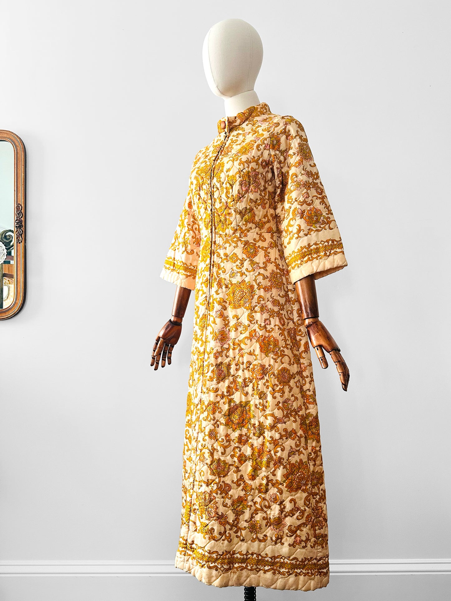 Vintage 1960s Golden Yellow Paisley Floral Patterned Zip-Front Quilted House Dress - Sz. S/M