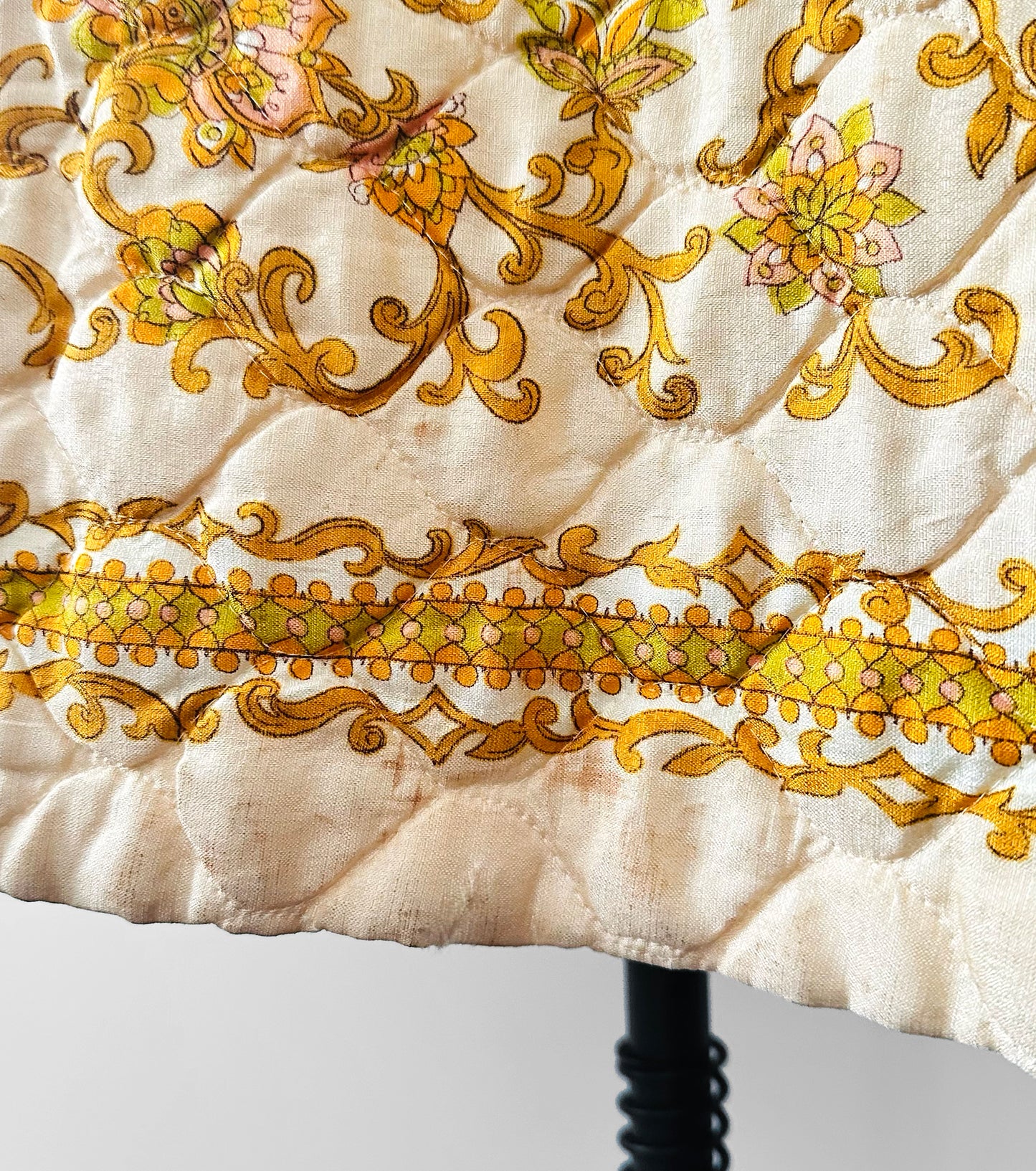 Vintage 1960s Golden Yellow Paisley Floral Patterned Zip-Front Quilted House Dress - Sz. S/M