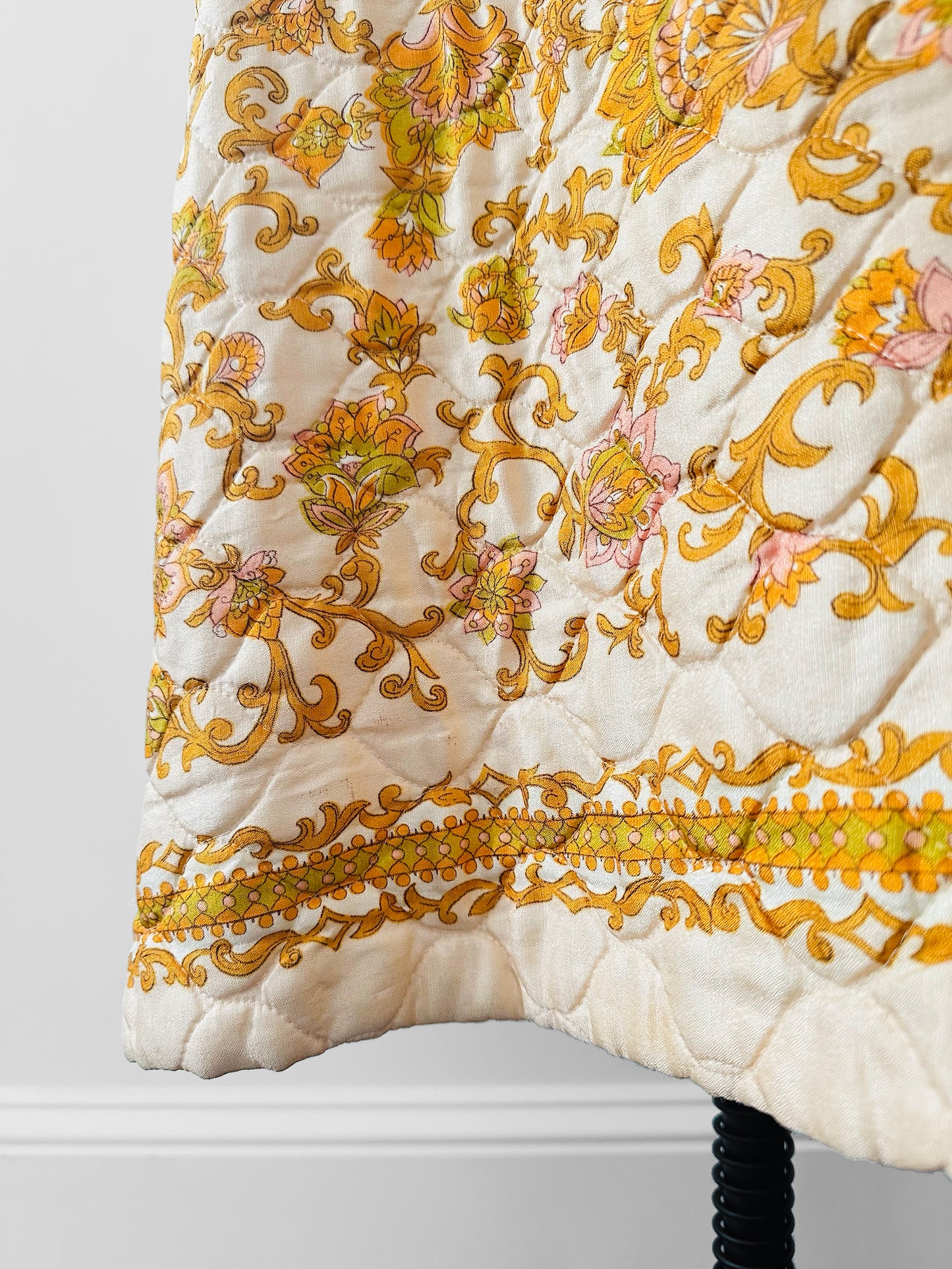 Vintage 1960s Golden Yellow Paisley Floral Patterned Zip-Front Quilted House Dress - Sz. S/M