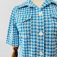 Vintage 1960s Sky Blue and White Houndstooth Print Short Sleeve Button Up Collared Shirt - Sz. S