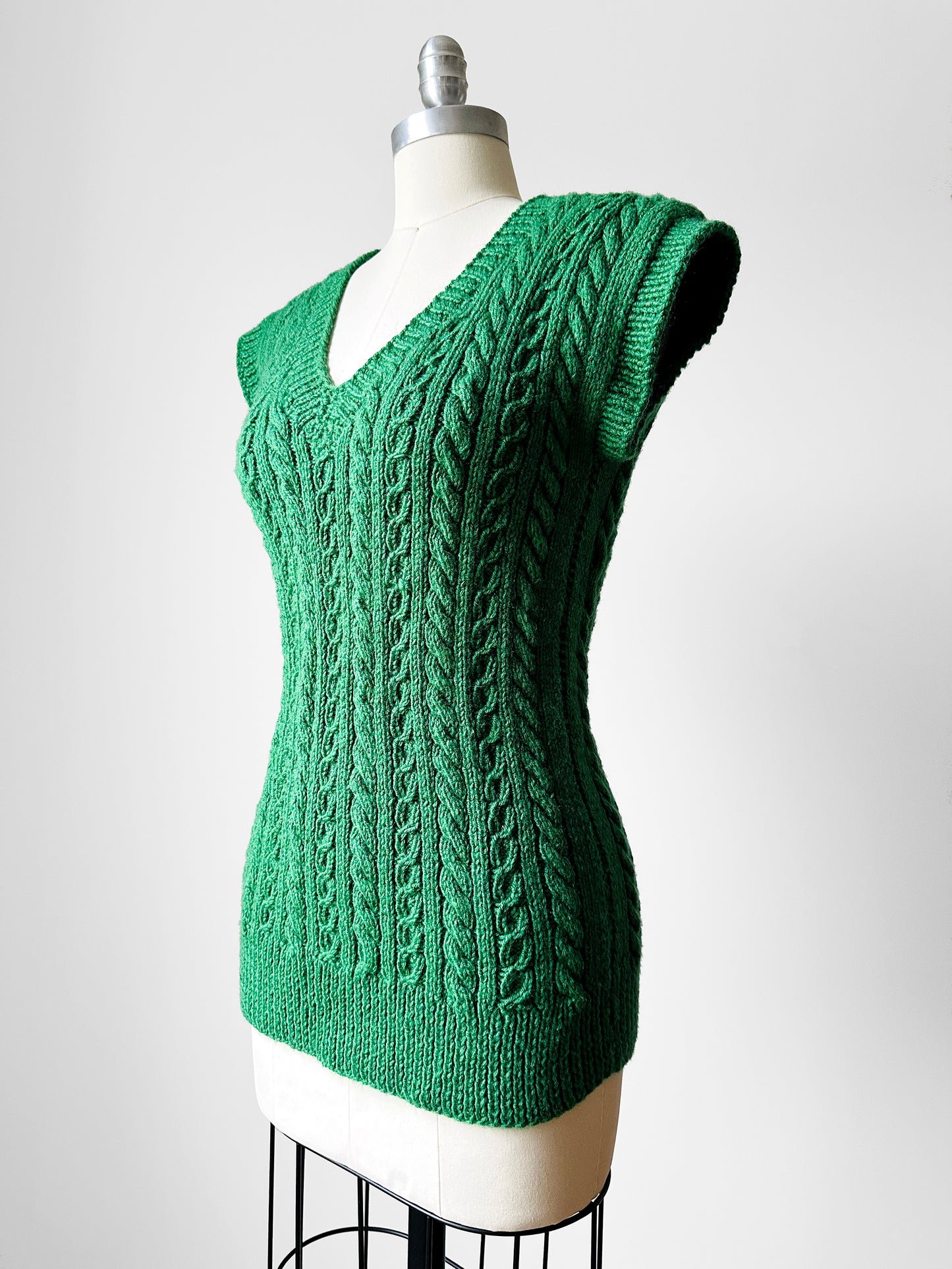 1970s Leaf Green Fitted V-Neck Pullover Cable-Knit Vest - Sz. S