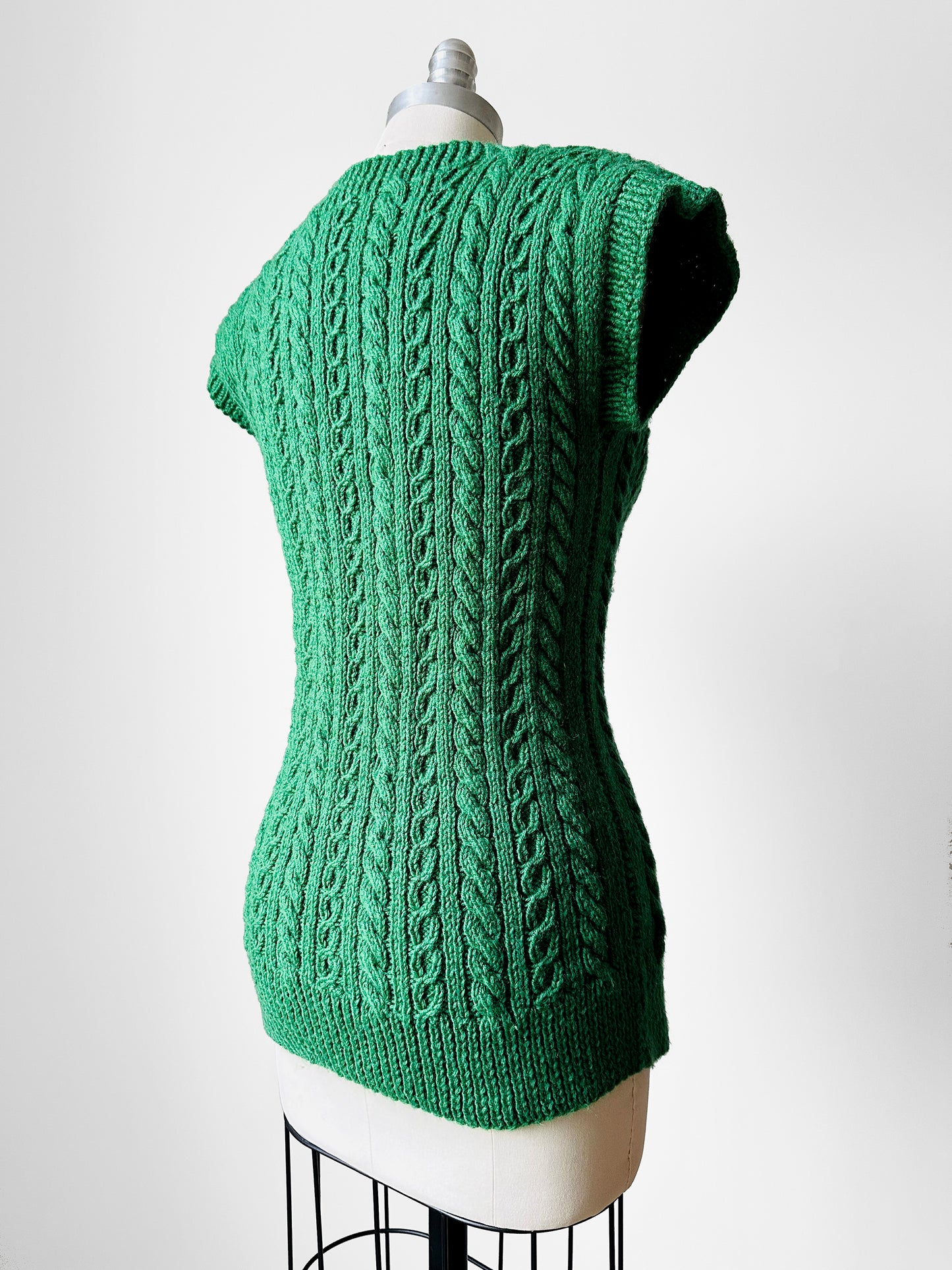 1970s Leaf Green Fitted V-Neck Pullover Cable-Knit Vest - Sz. S