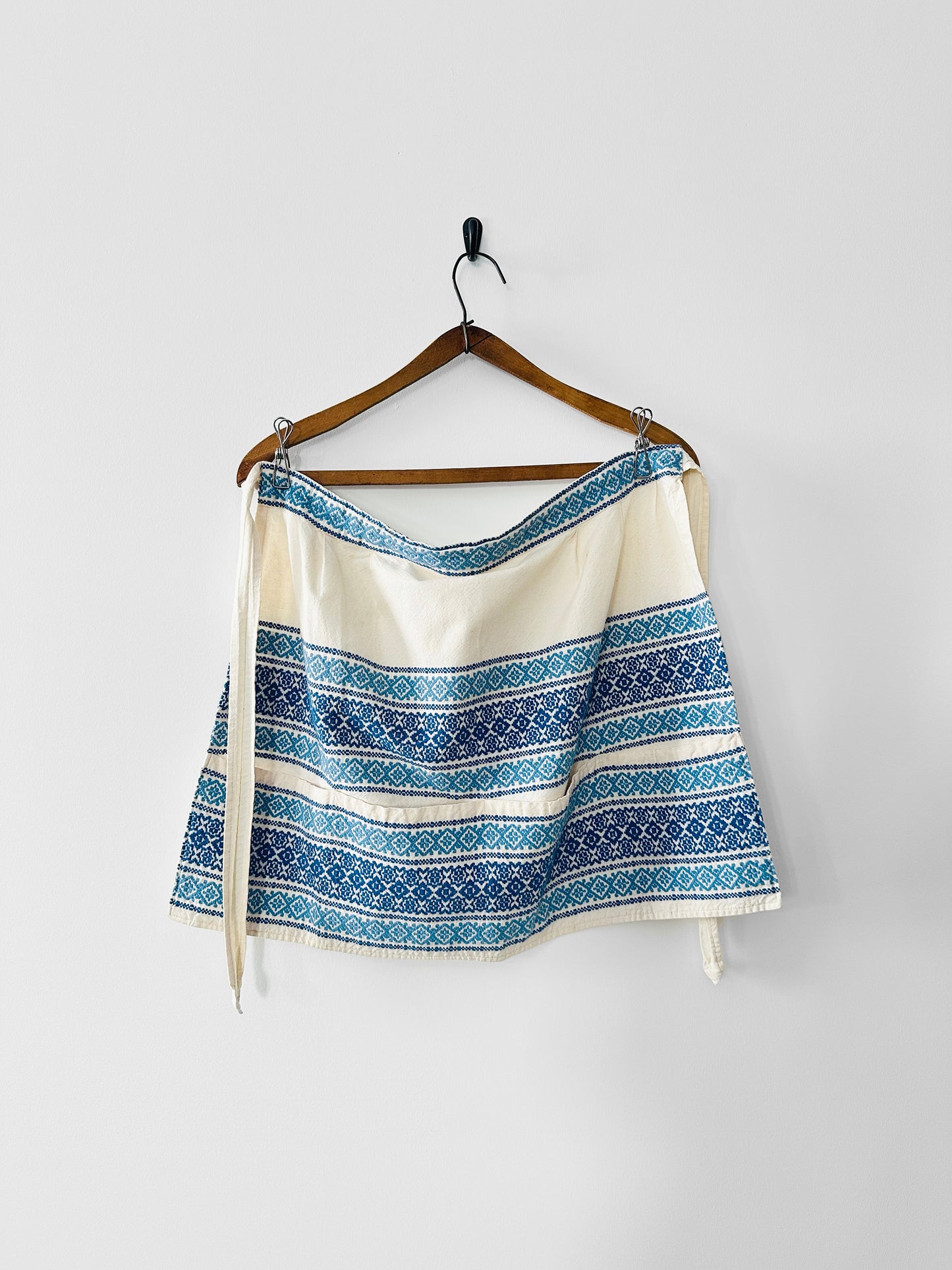 Vintage 1960s Blue and Off-White Cotton Linen Folk Embroidered Apron