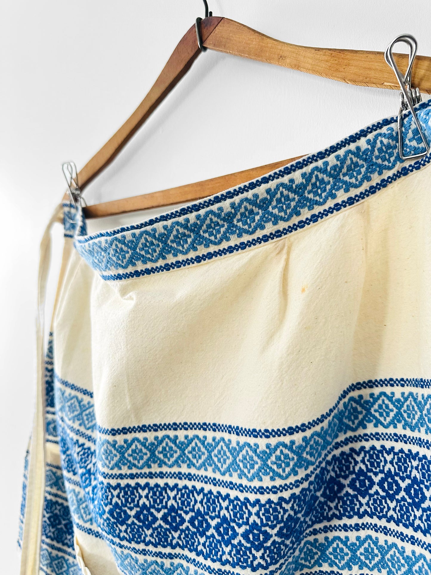 Vintage 1960s Blue and Off-White Cotton Linen Folk Embroidered Apron