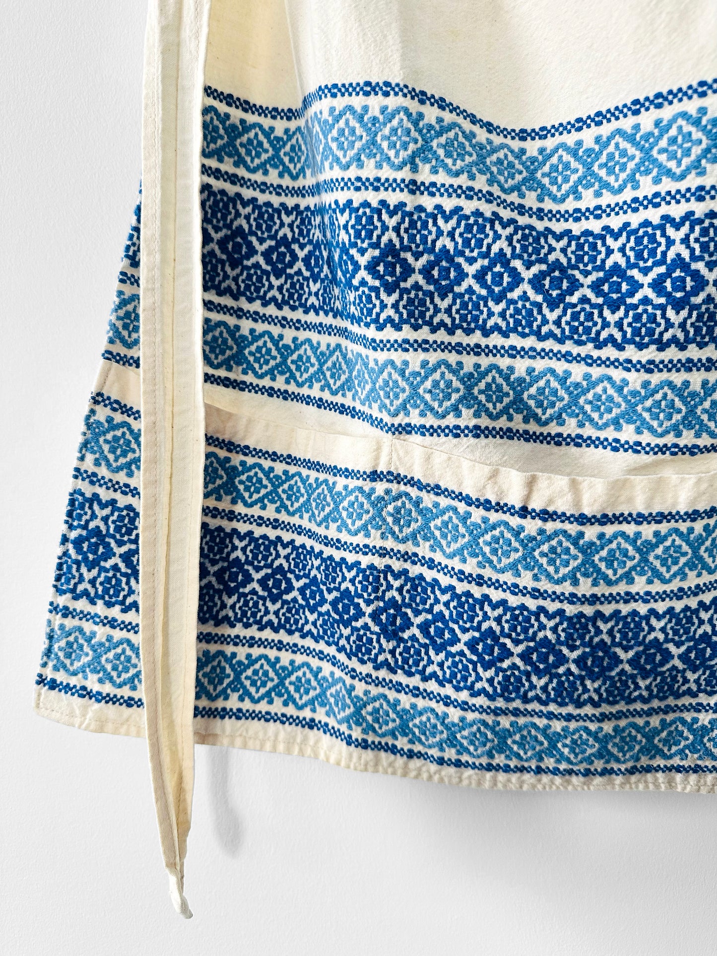 Vintage 1960s Blue and Off-White Cotton Linen Folk Embroidered Apron