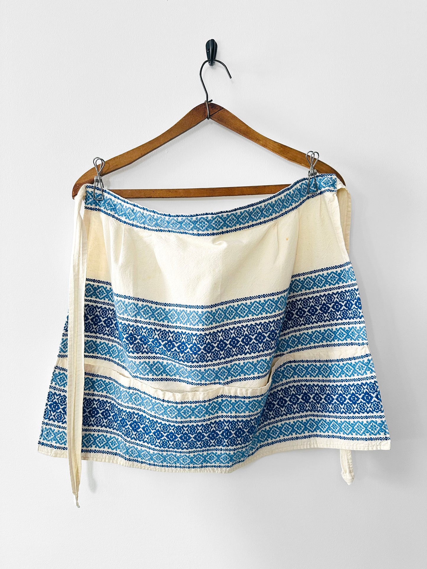 Vintage 1960s Blue and Off-White Cotton Linen Folk Embroidered Apron